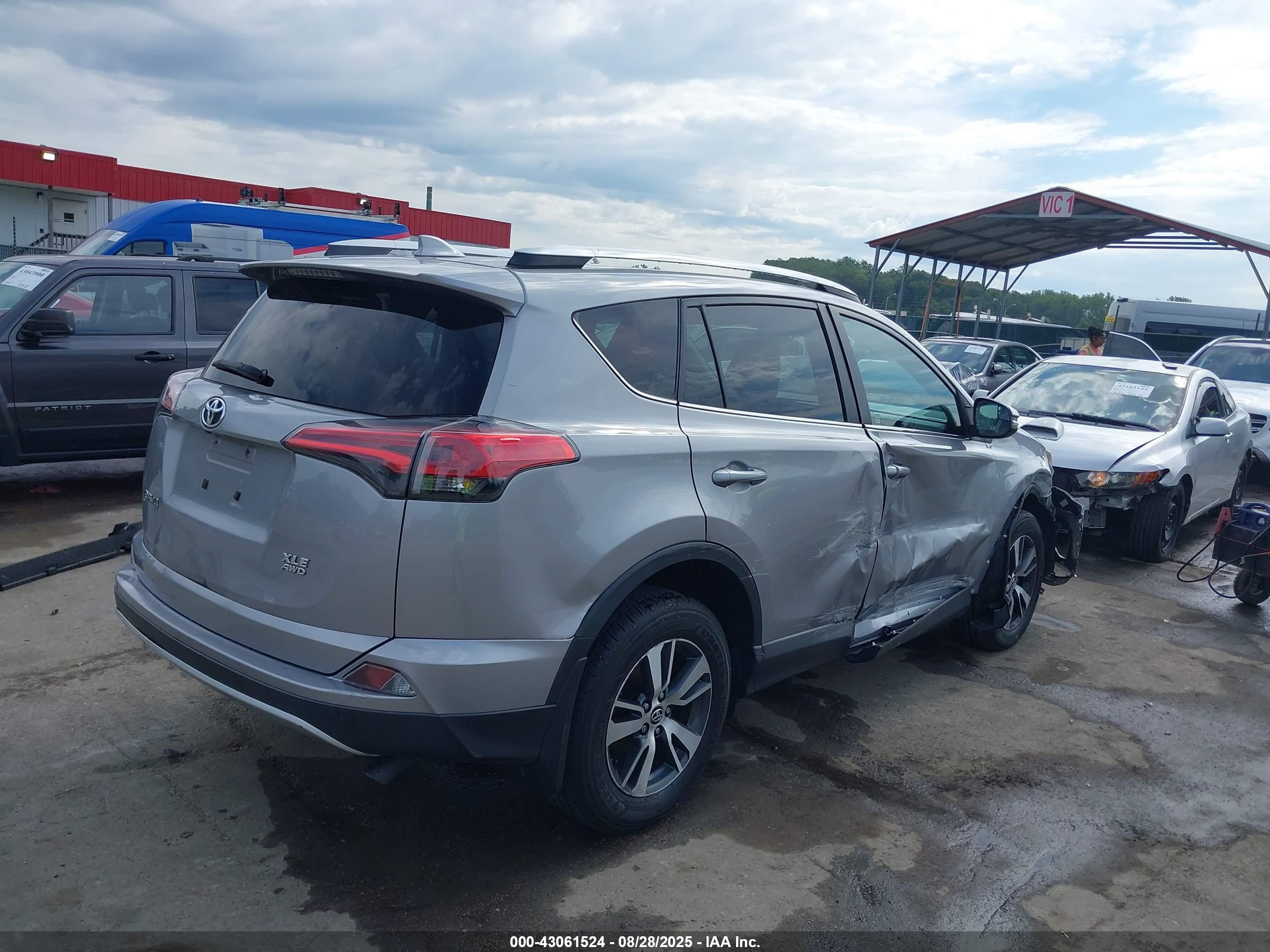 TOYOTA RAV4 image 4