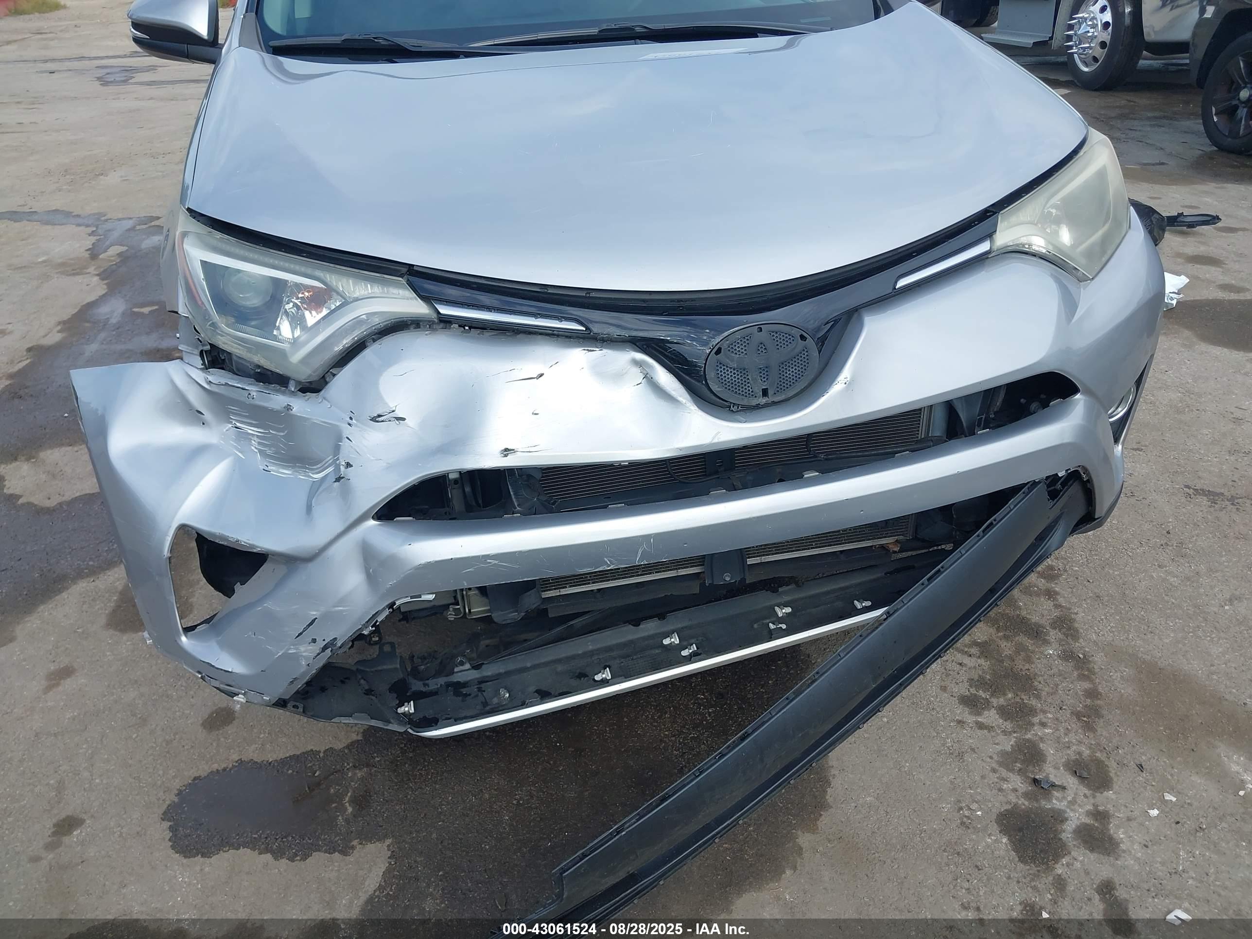 TOYOTA RAV4 image 6