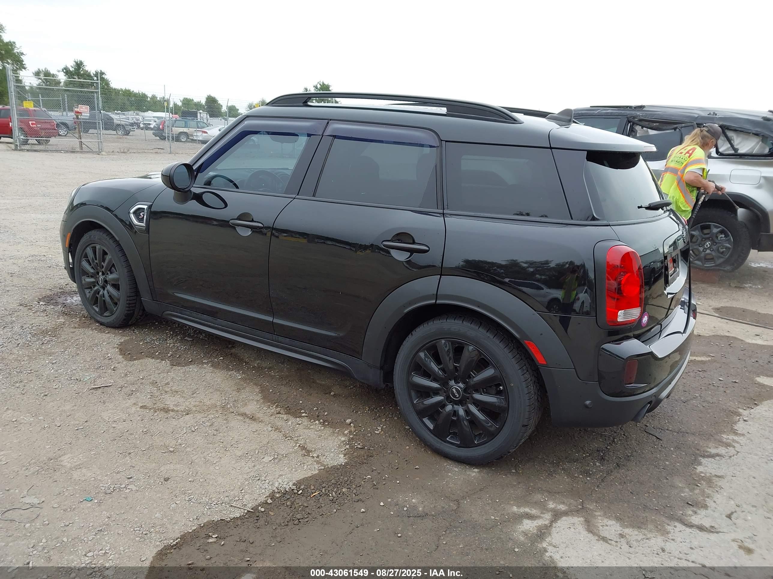 MINI COUNTRYMAN image 3