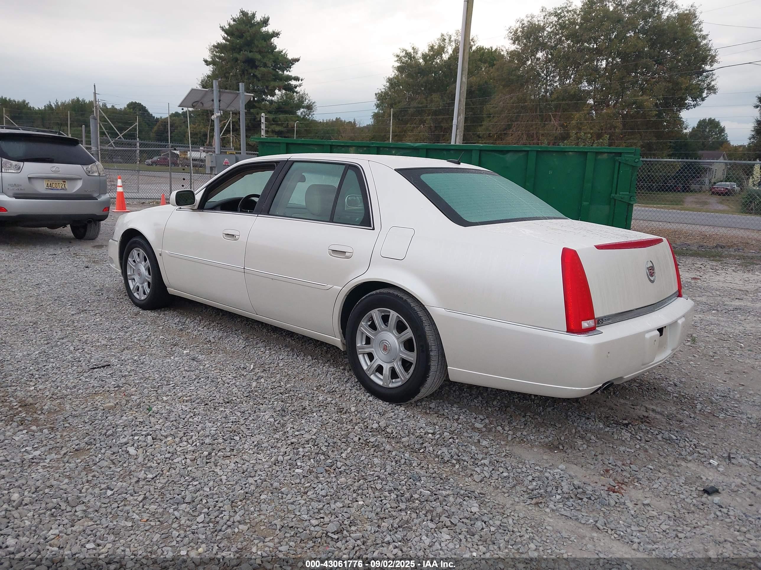 CADILLAC DTS image 3