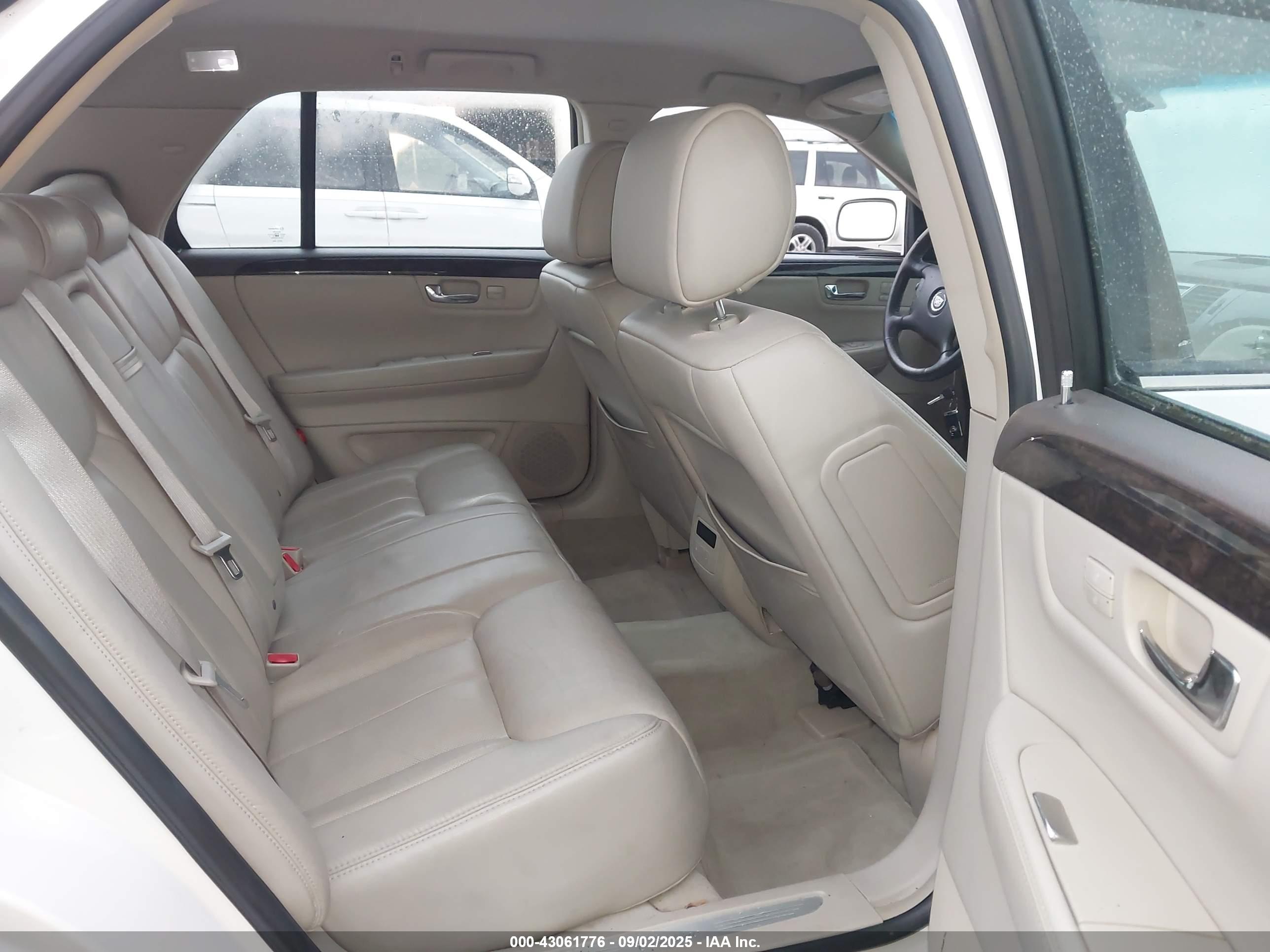 CADILLAC DTS image 8