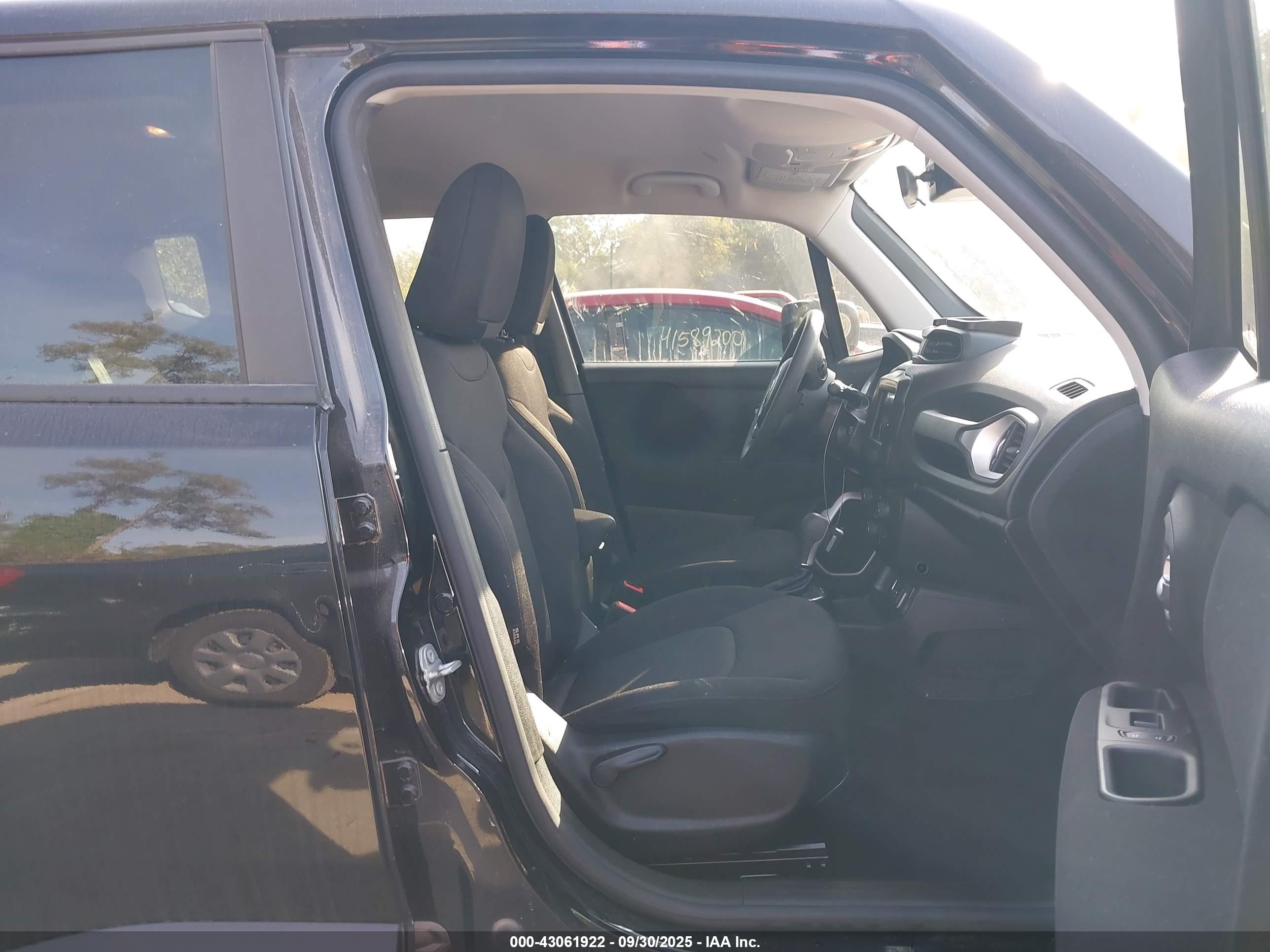 JEEP RENEGADE image 5