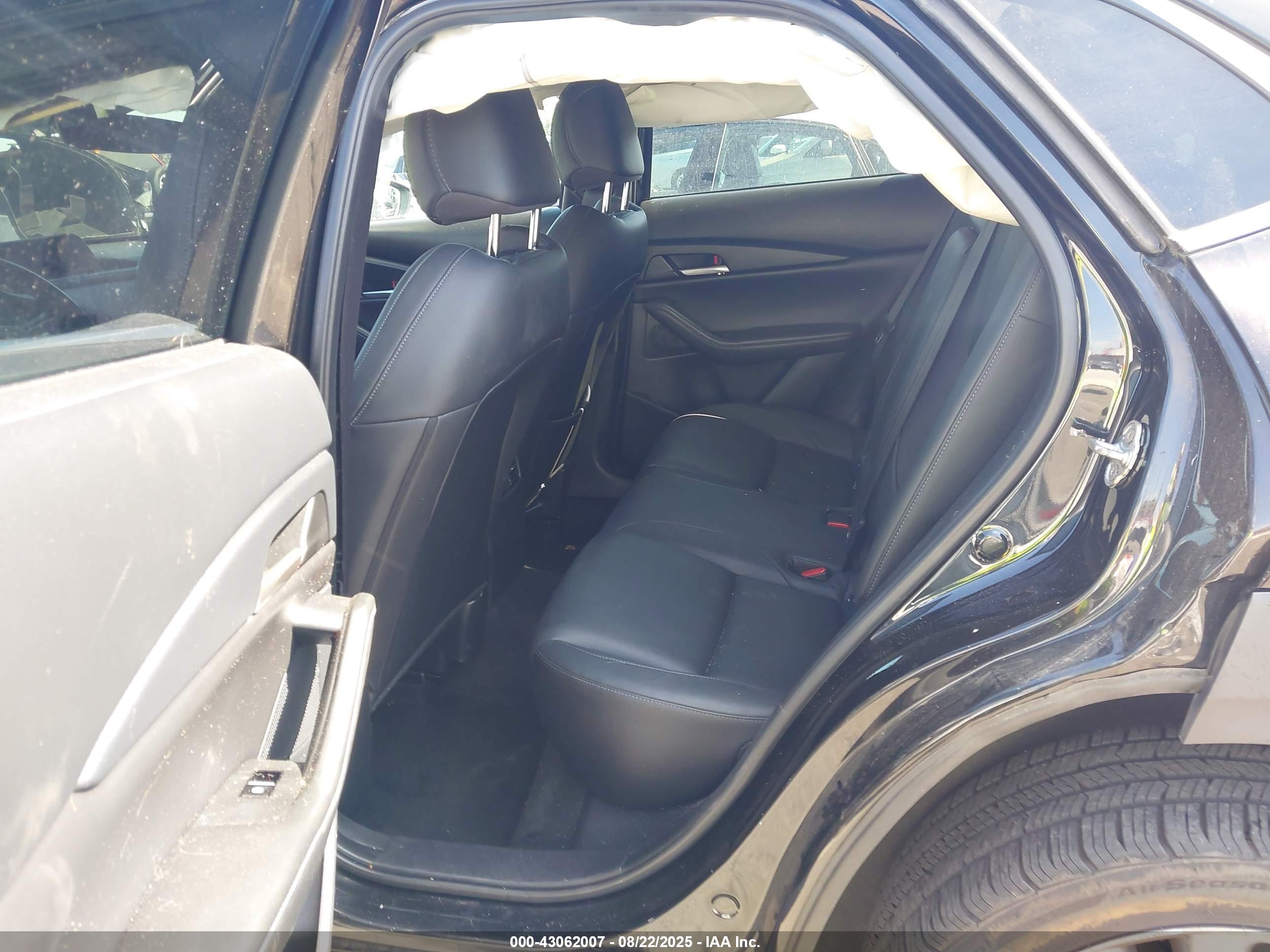 MAZDA CX-30 image 8