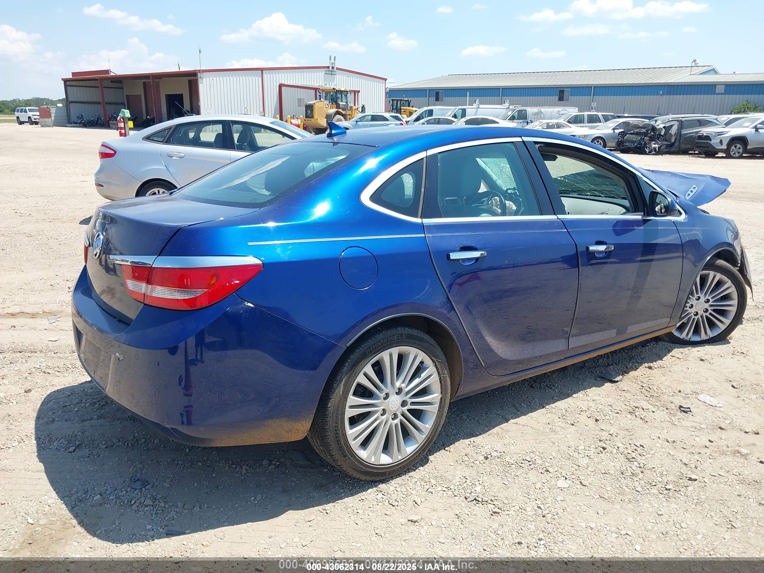 BUICK VERANO image 4