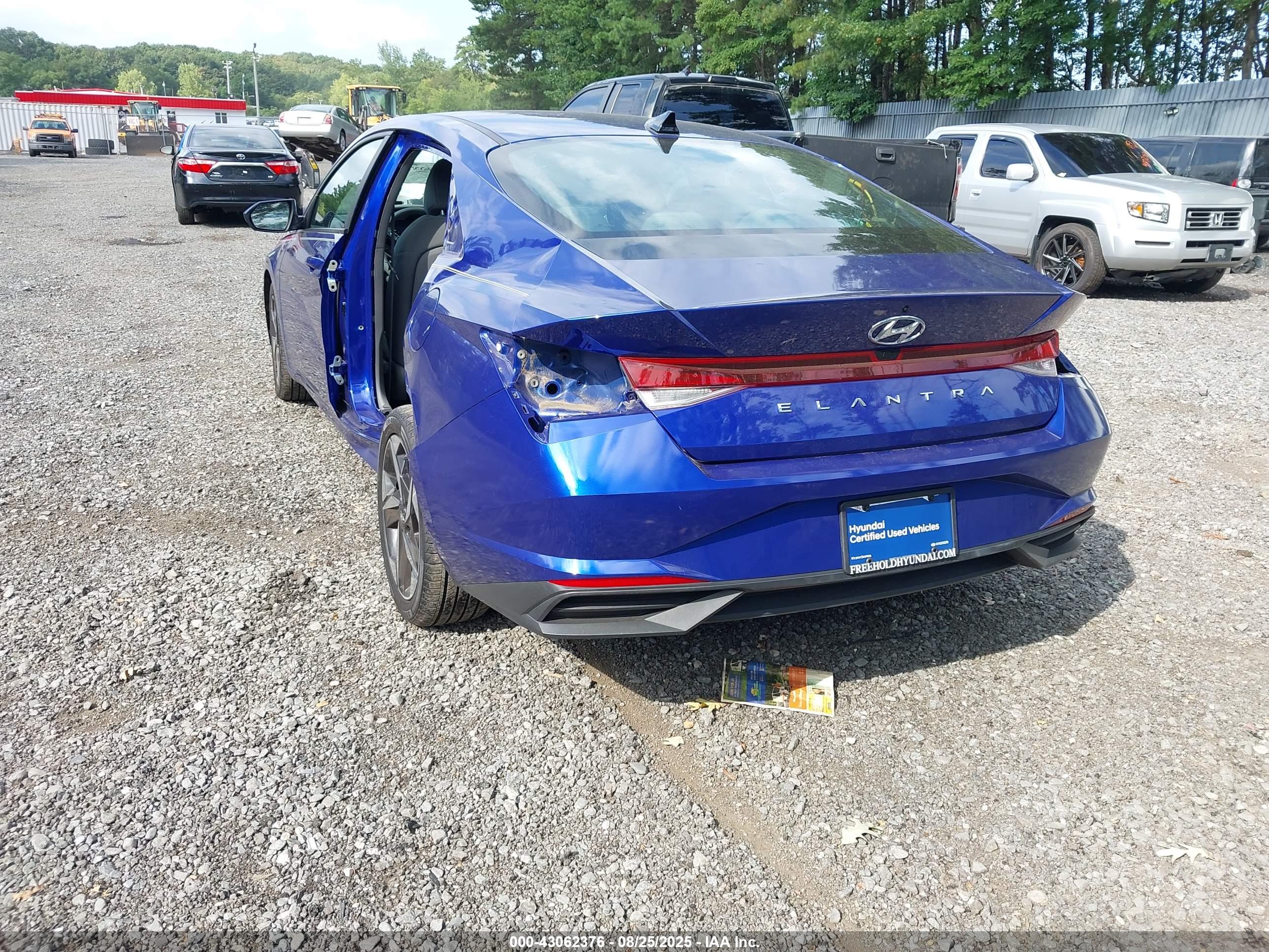 HYUNDAI ELANTRA image 3