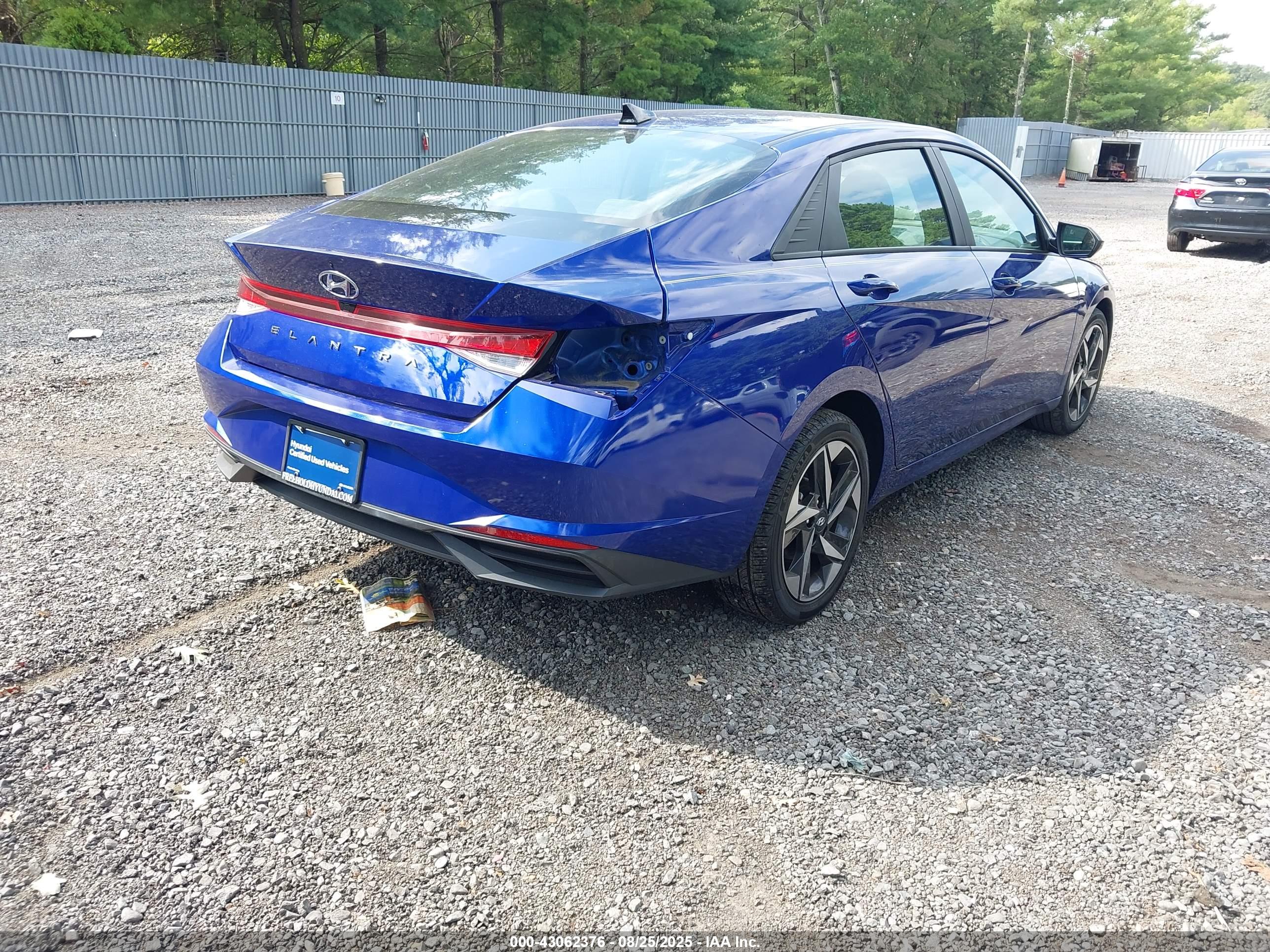 HYUNDAI ELANTRA image 4