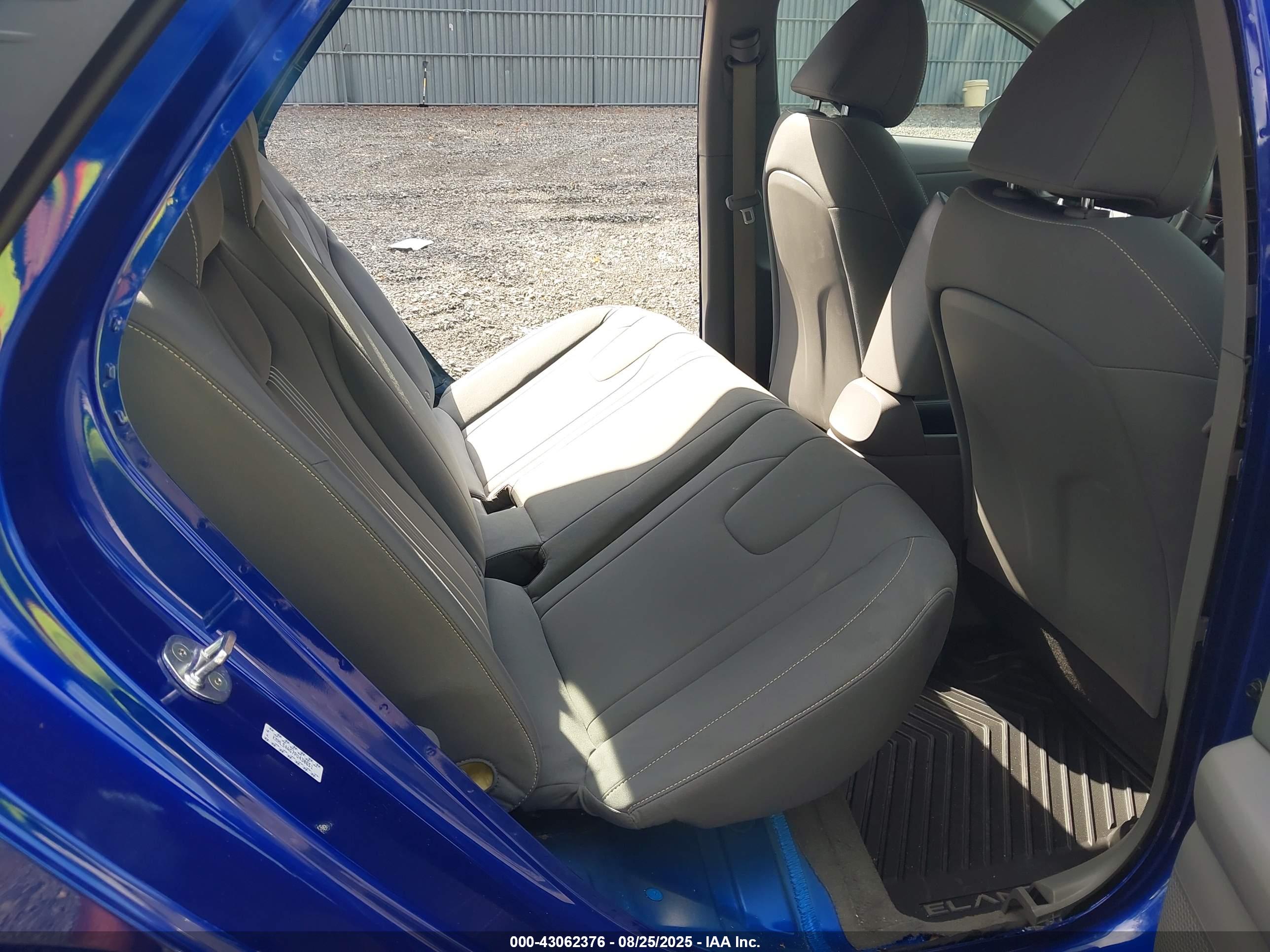 HYUNDAI ELANTRA image 8