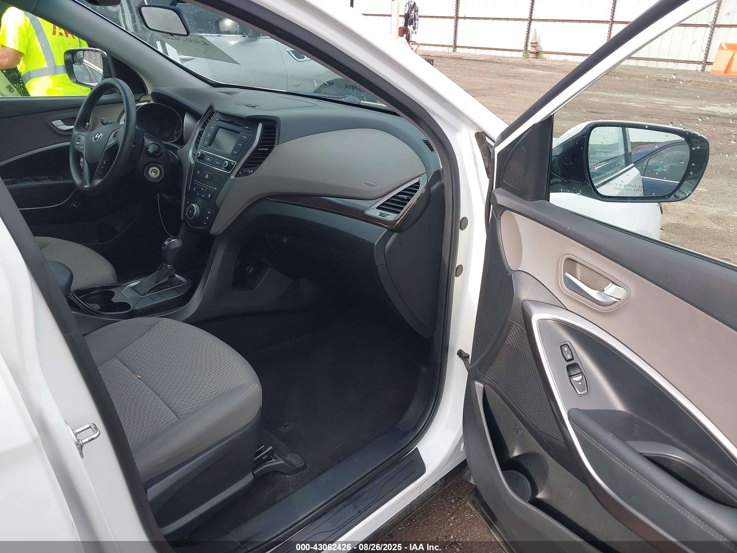 HYUNDAI SANTA image 5