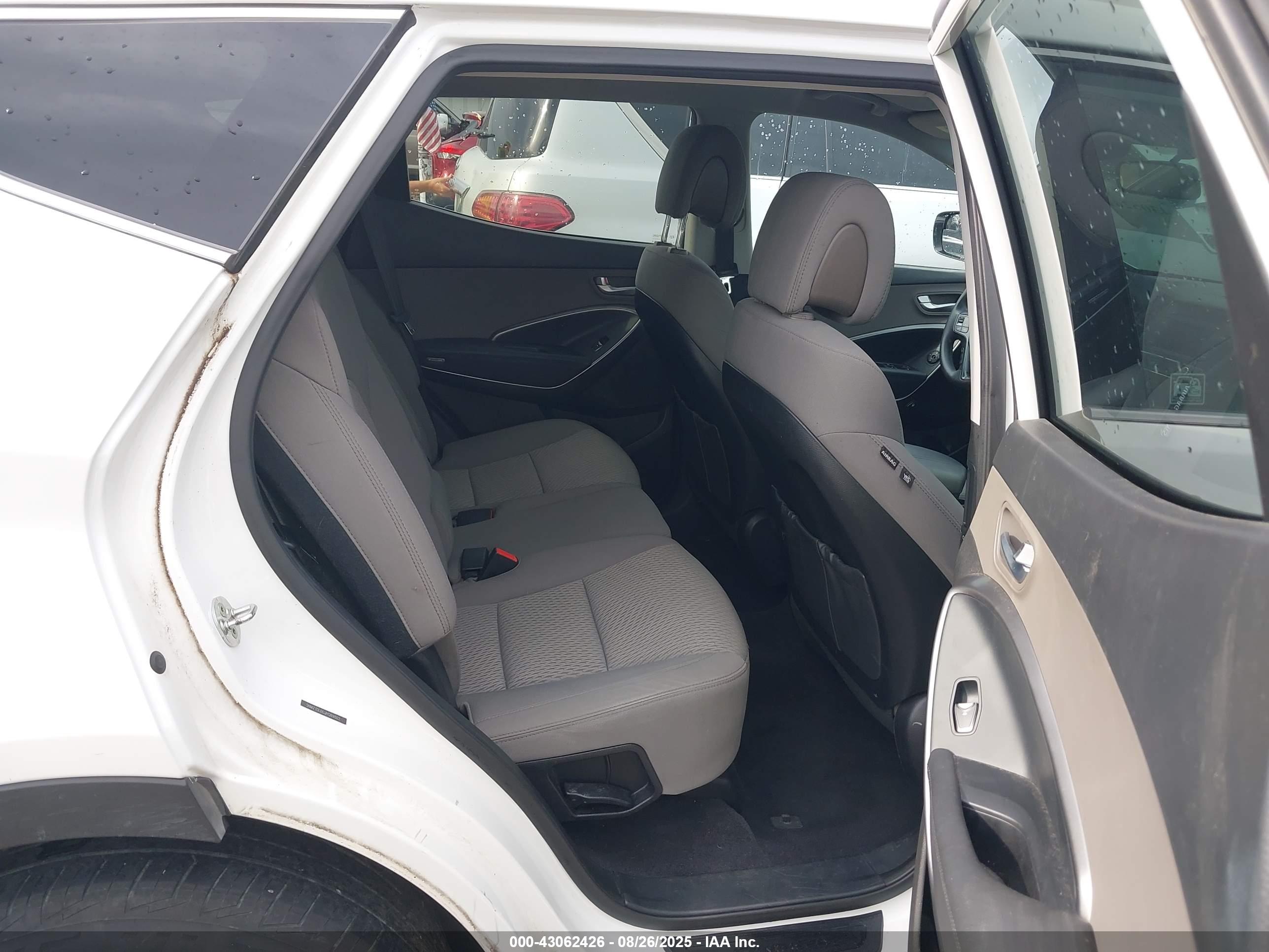 HYUNDAI SANTA image 8