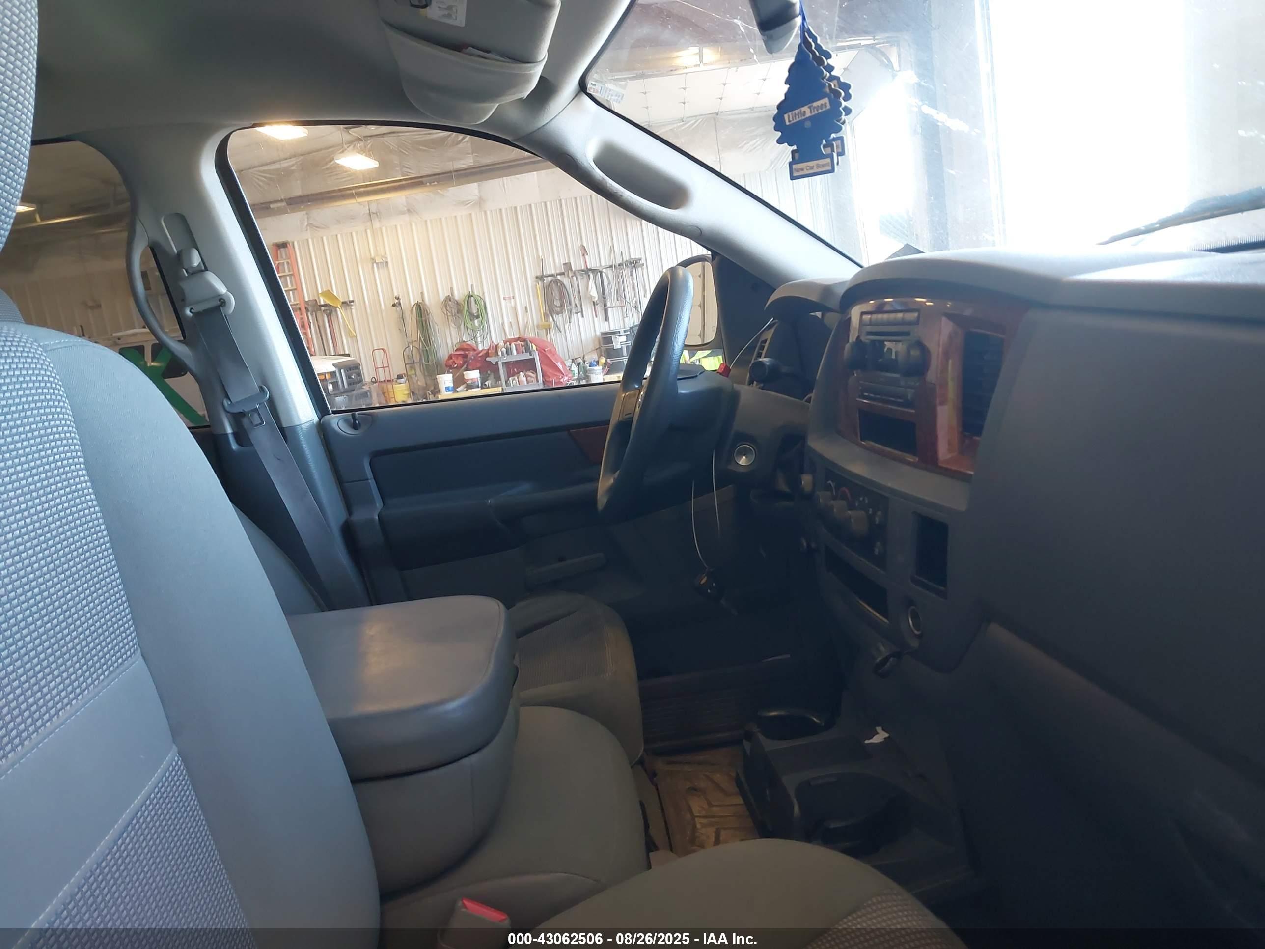 DODGE RAM image 5
