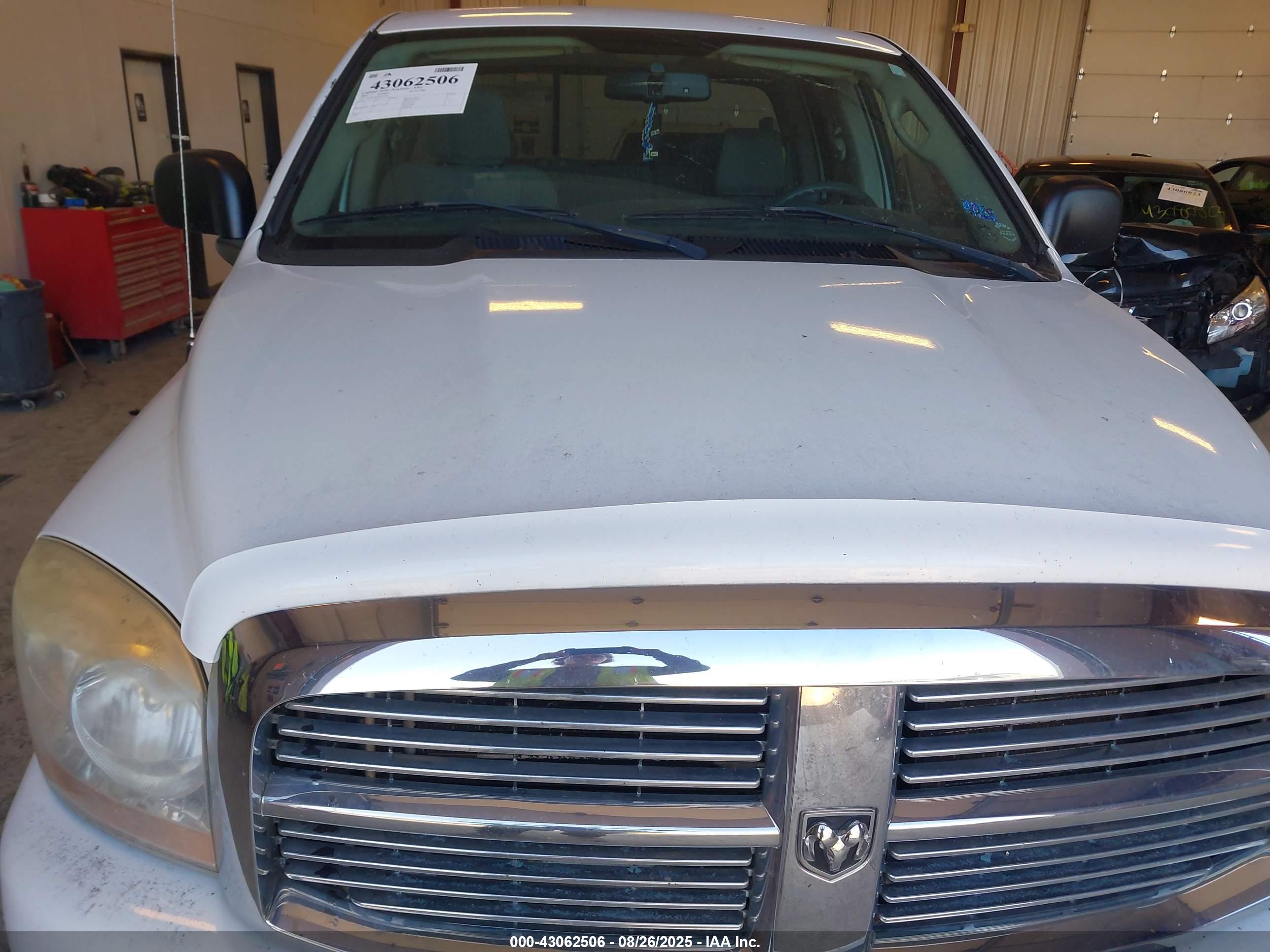 DODGE RAM image 6