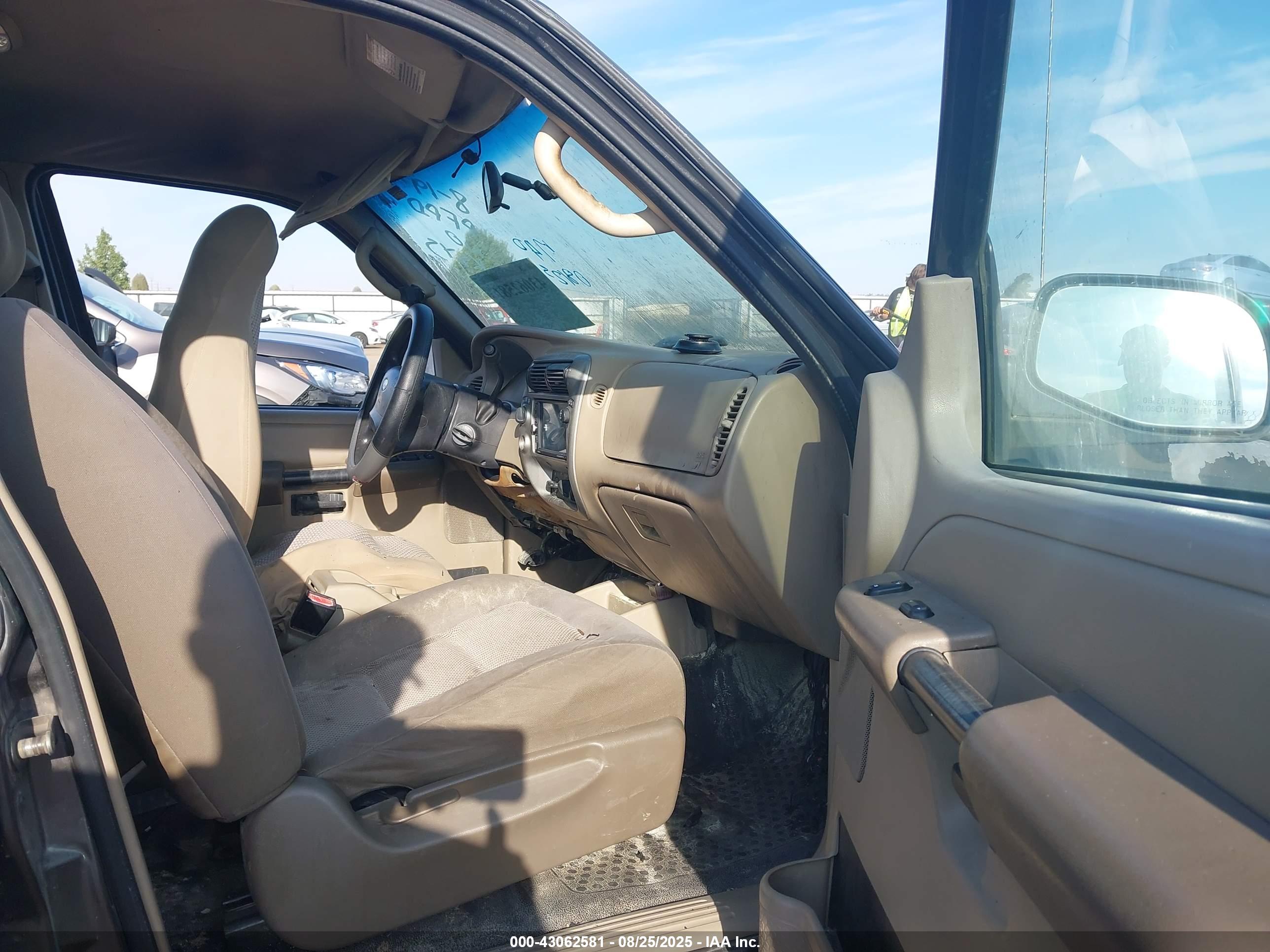 FORD EXPLORER image 5