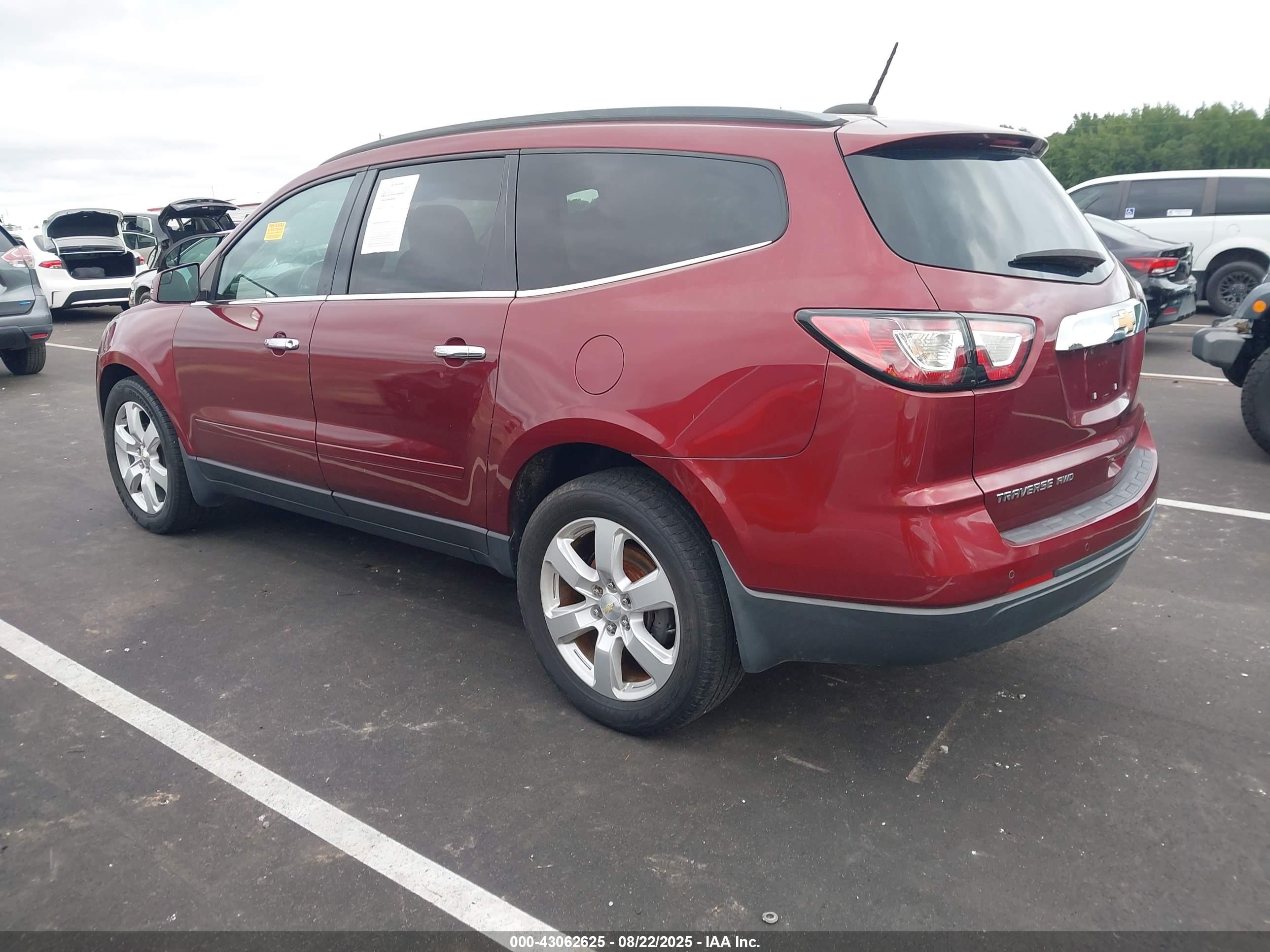 CHEVROLET TRAVERSE image 3