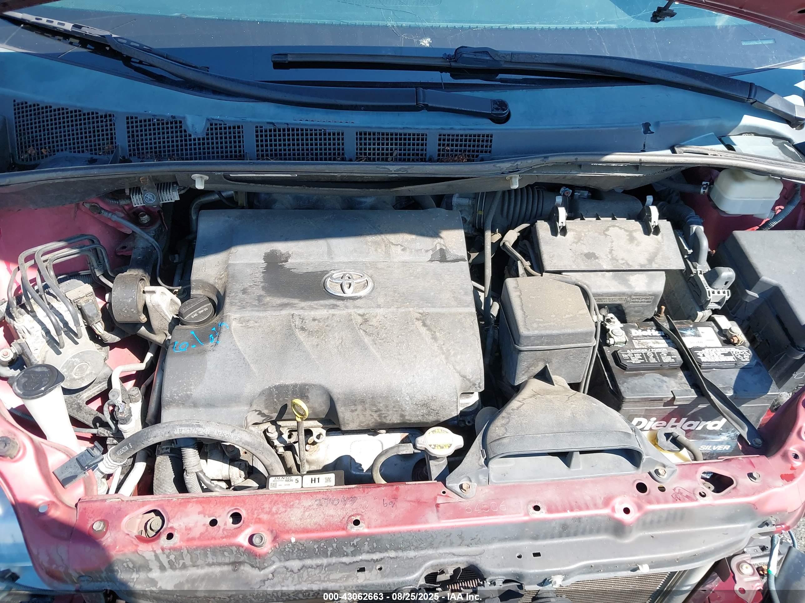 TOYOTA SIENNA image 10
