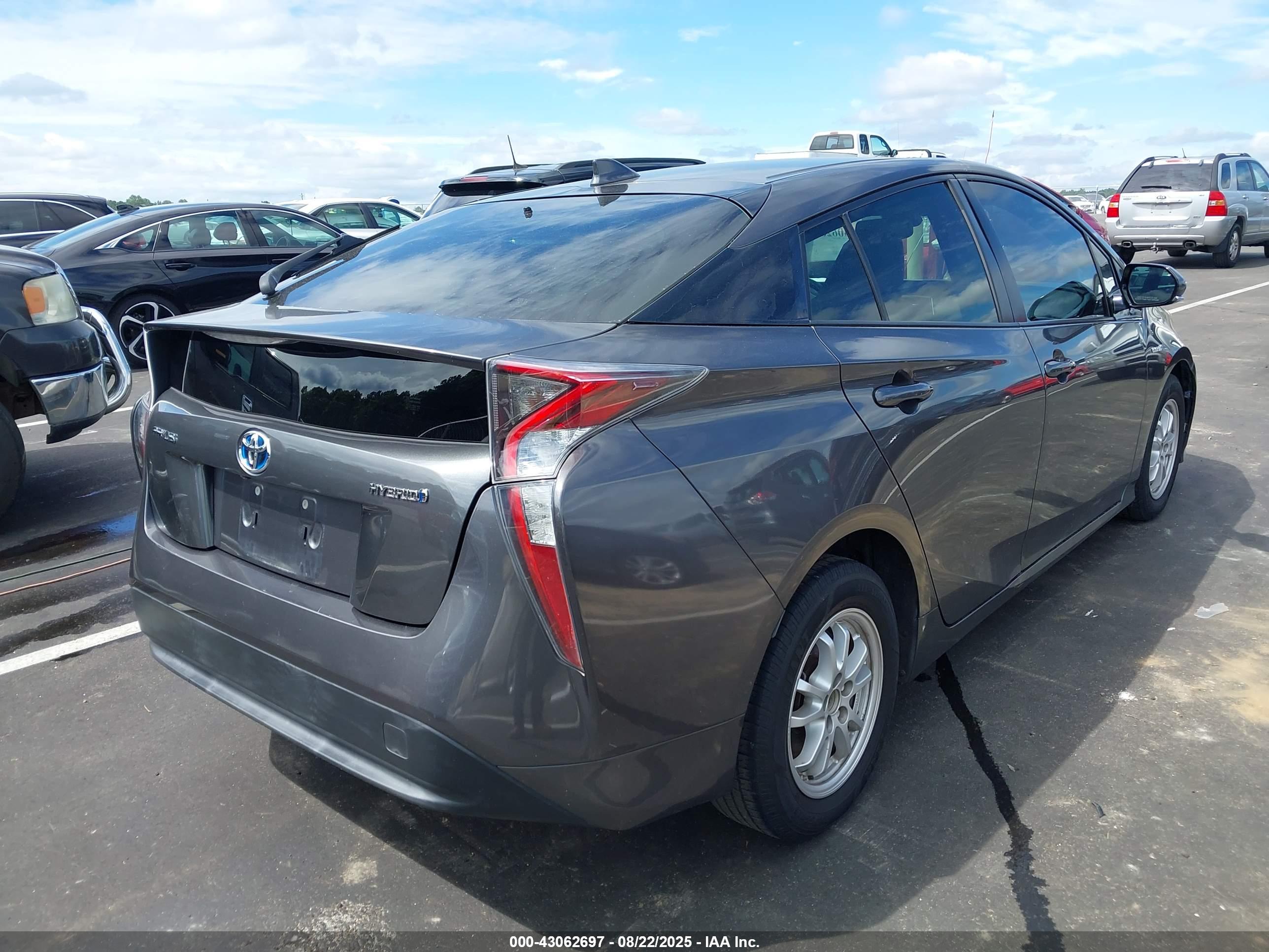 TOYOTA PRIUS image 4