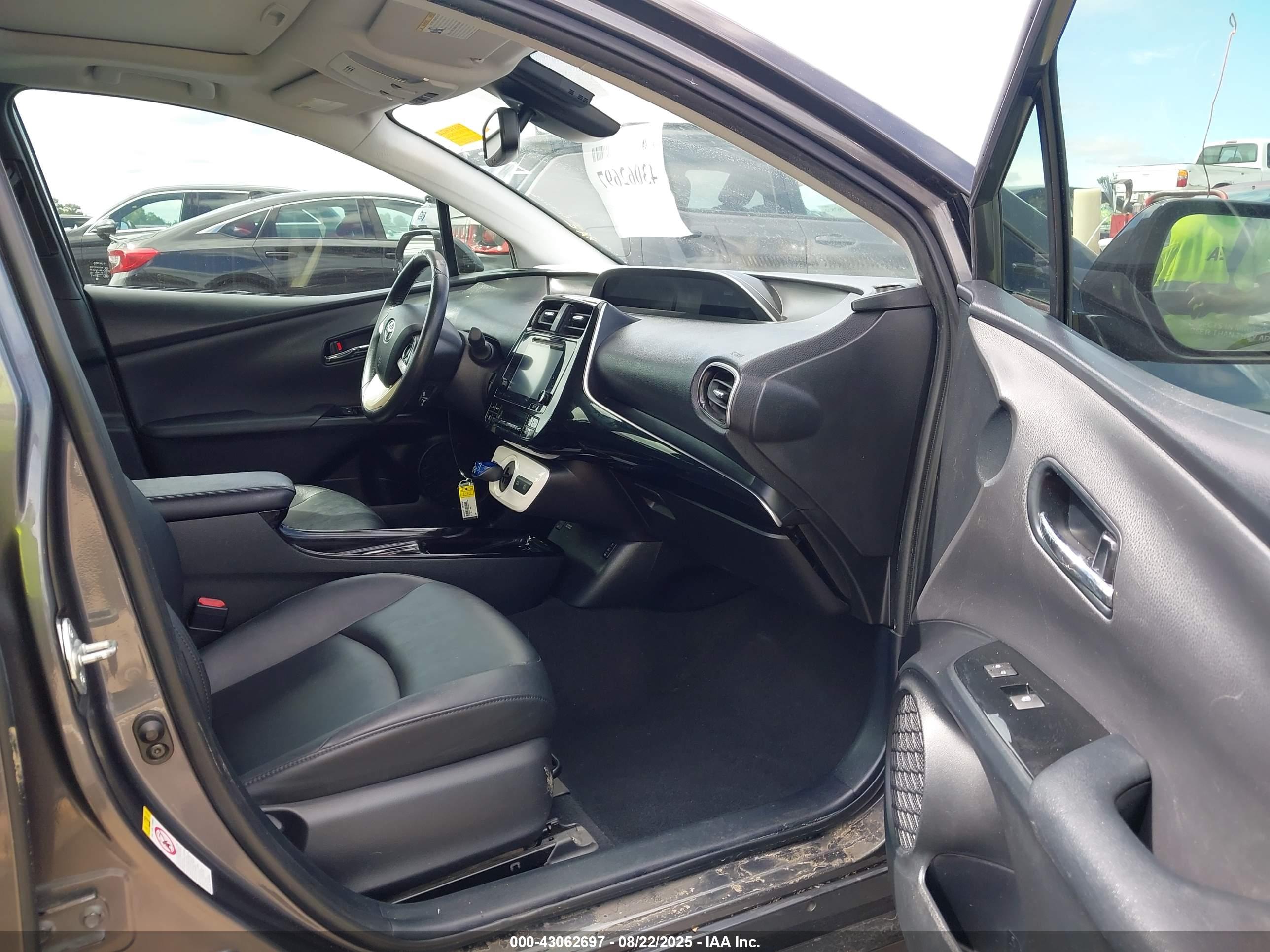 TOYOTA PRIUS image 5