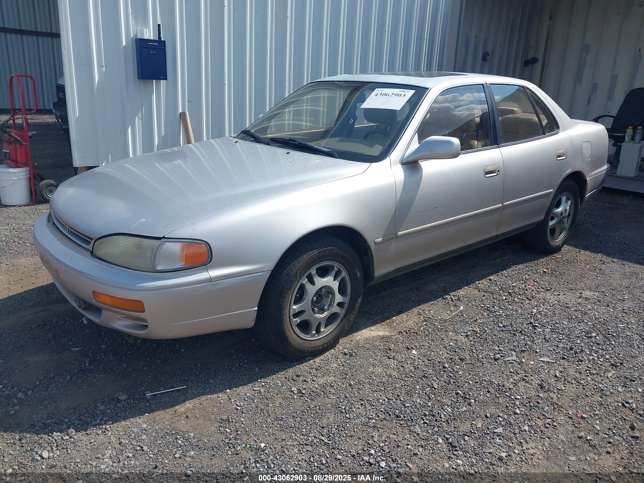 TOYOTA CAMRY image 2