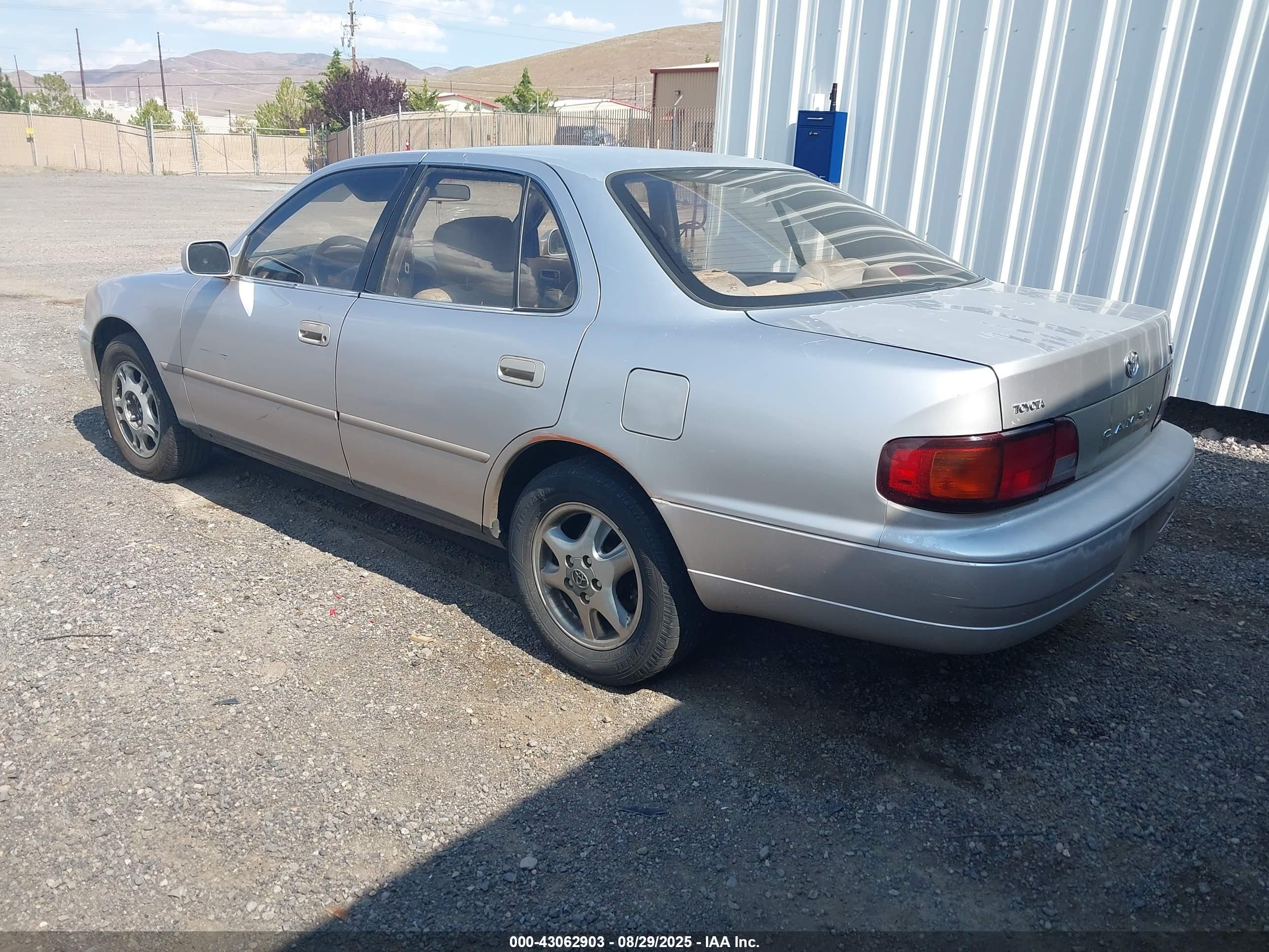 TOYOTA CAMRY image 3