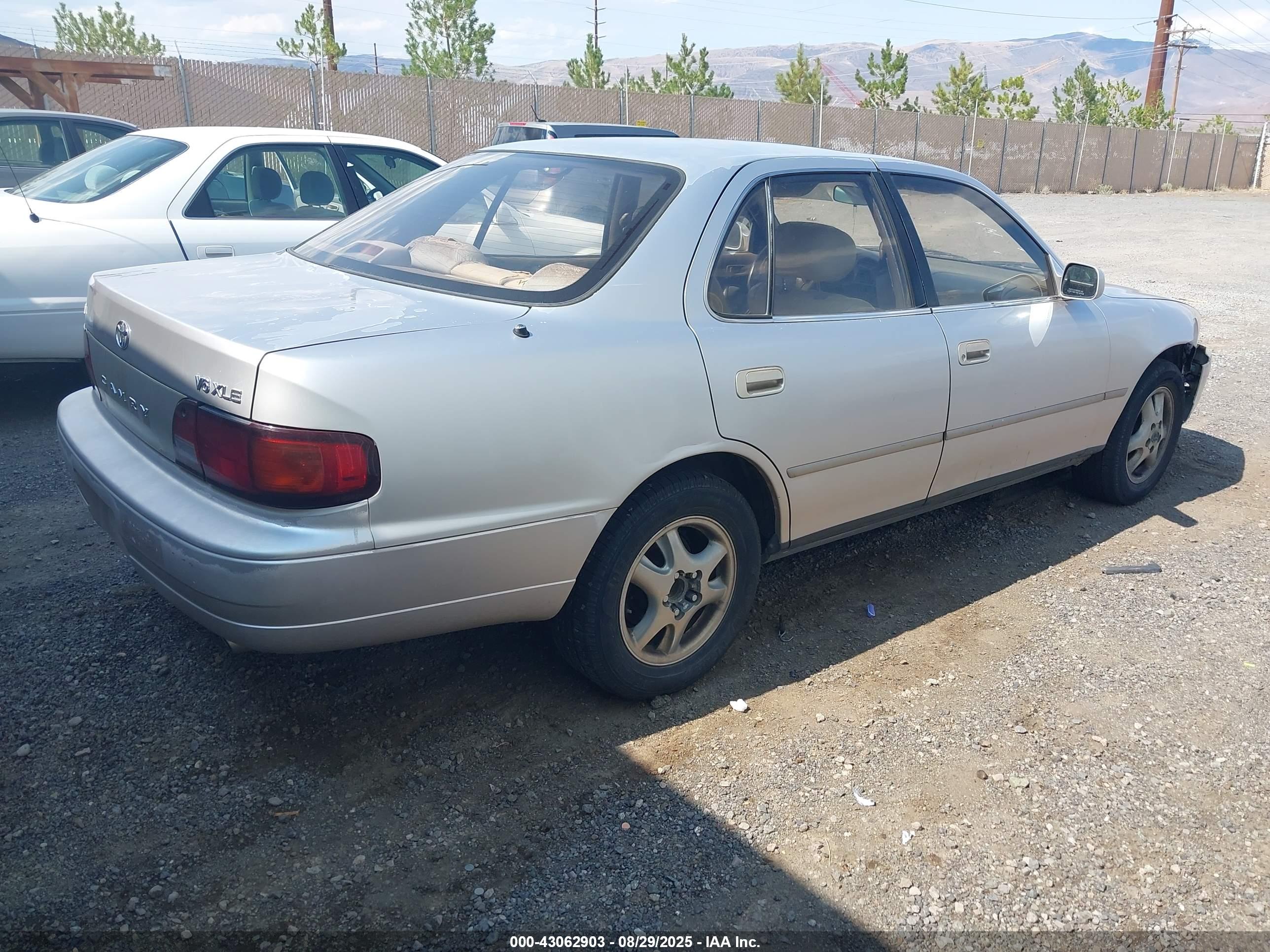 TOYOTA CAMRY image 4