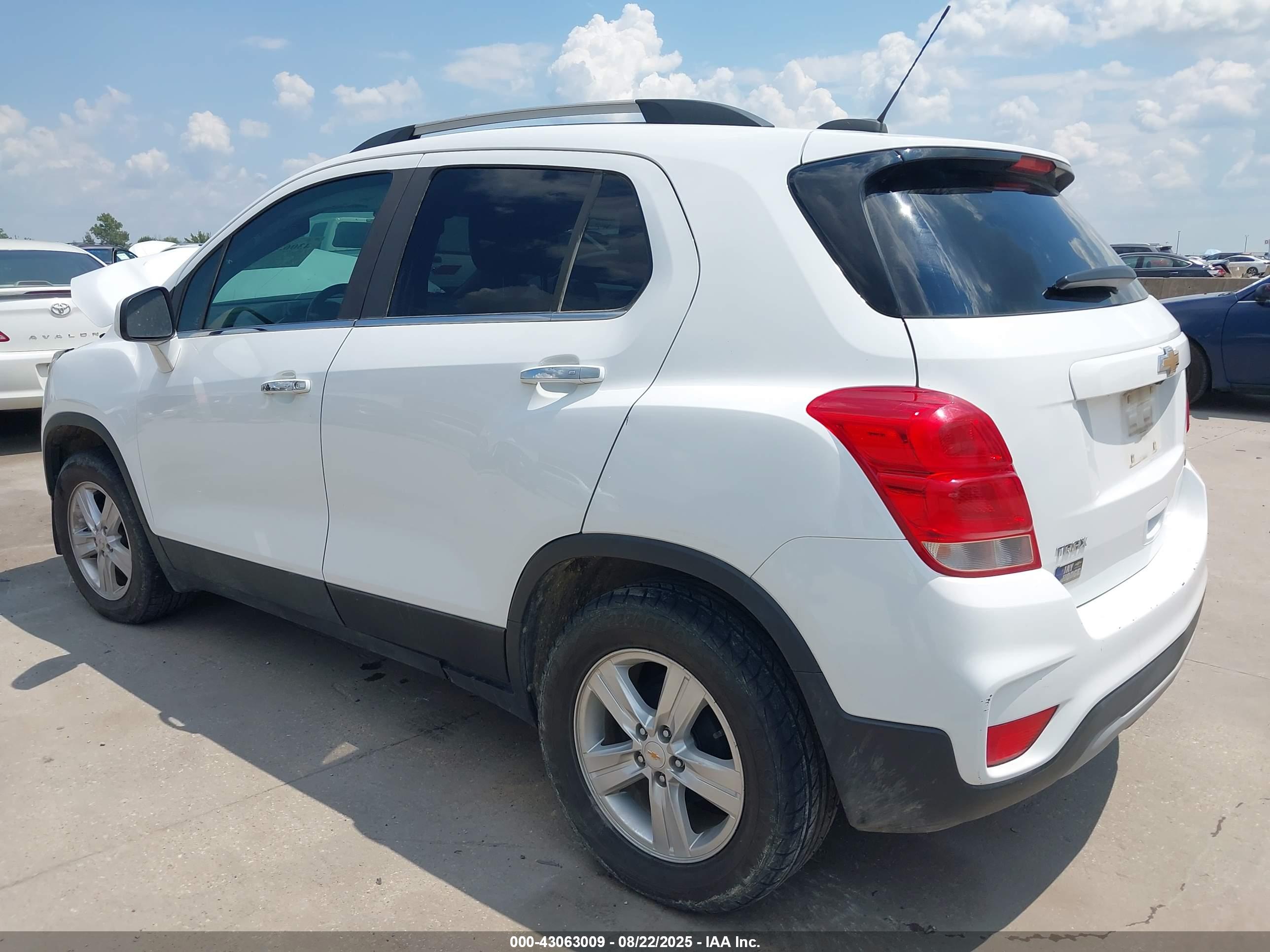 CHEVROLET TRAX image 3