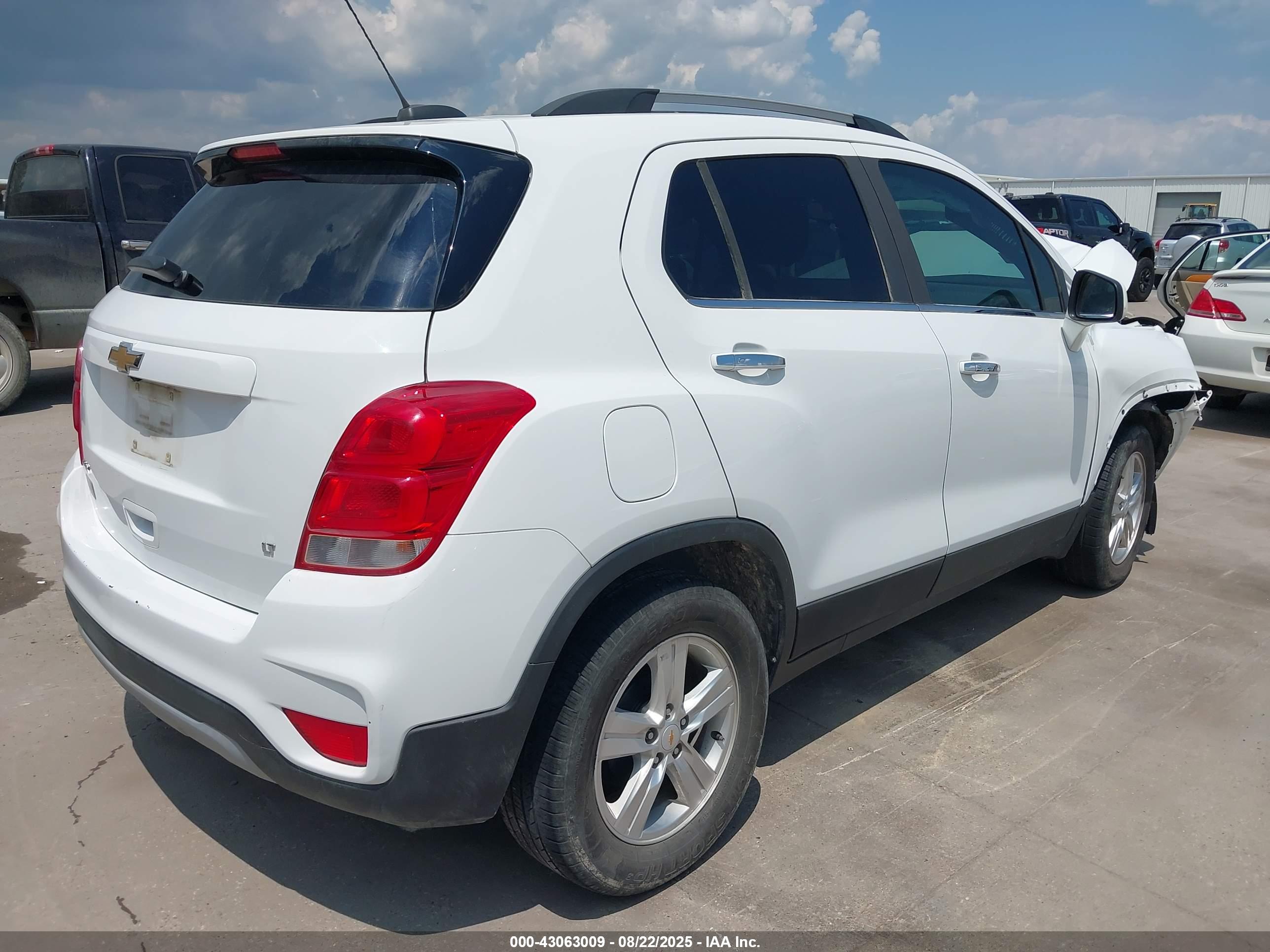 CHEVROLET TRAX image 4