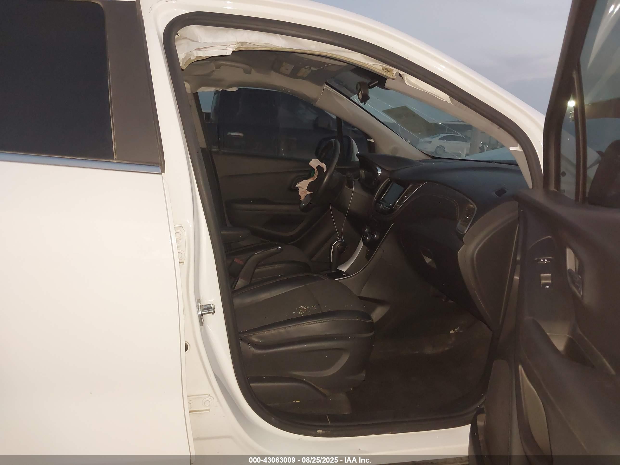 CHEVROLET TRAX image 5