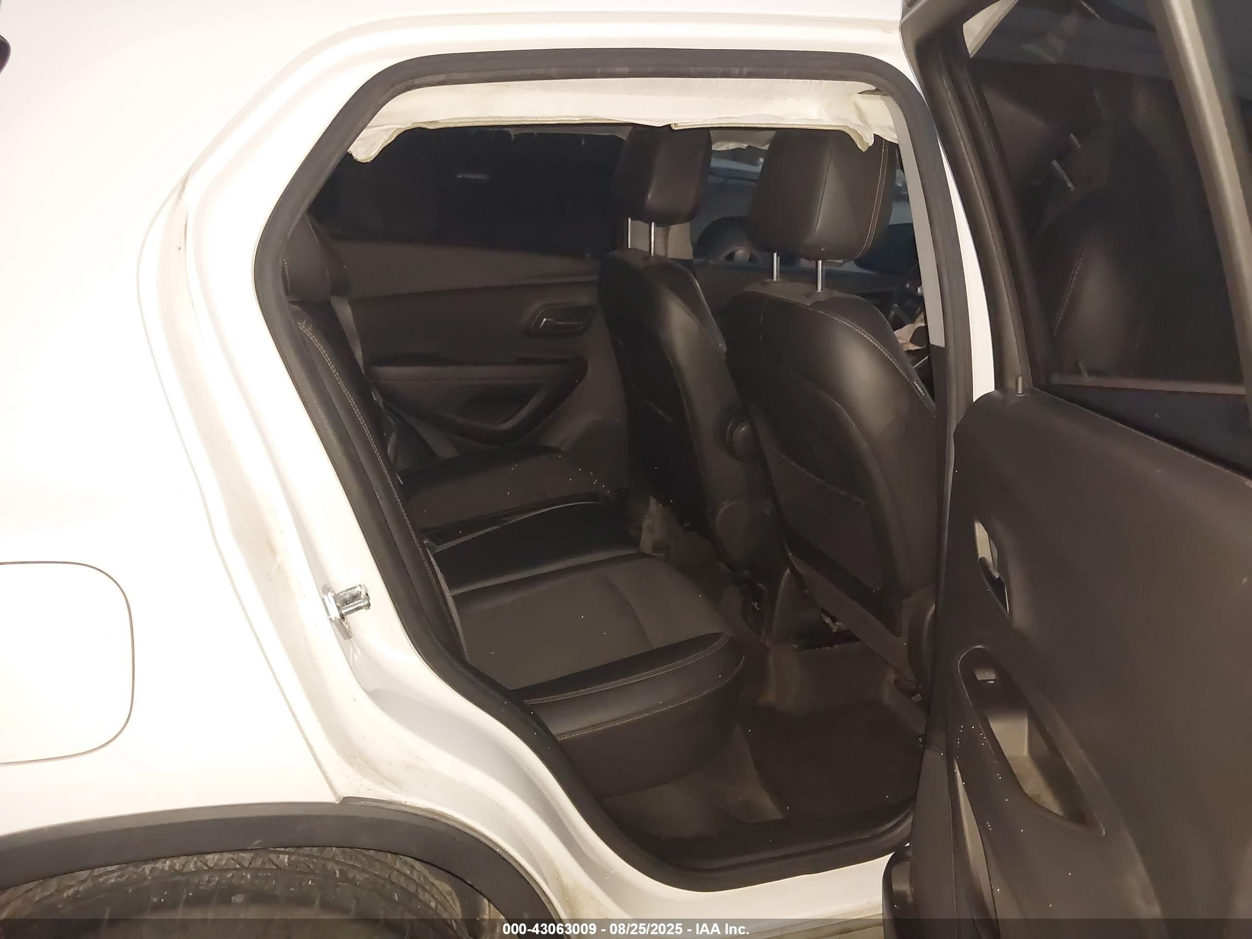 CHEVROLET TRAX image 8