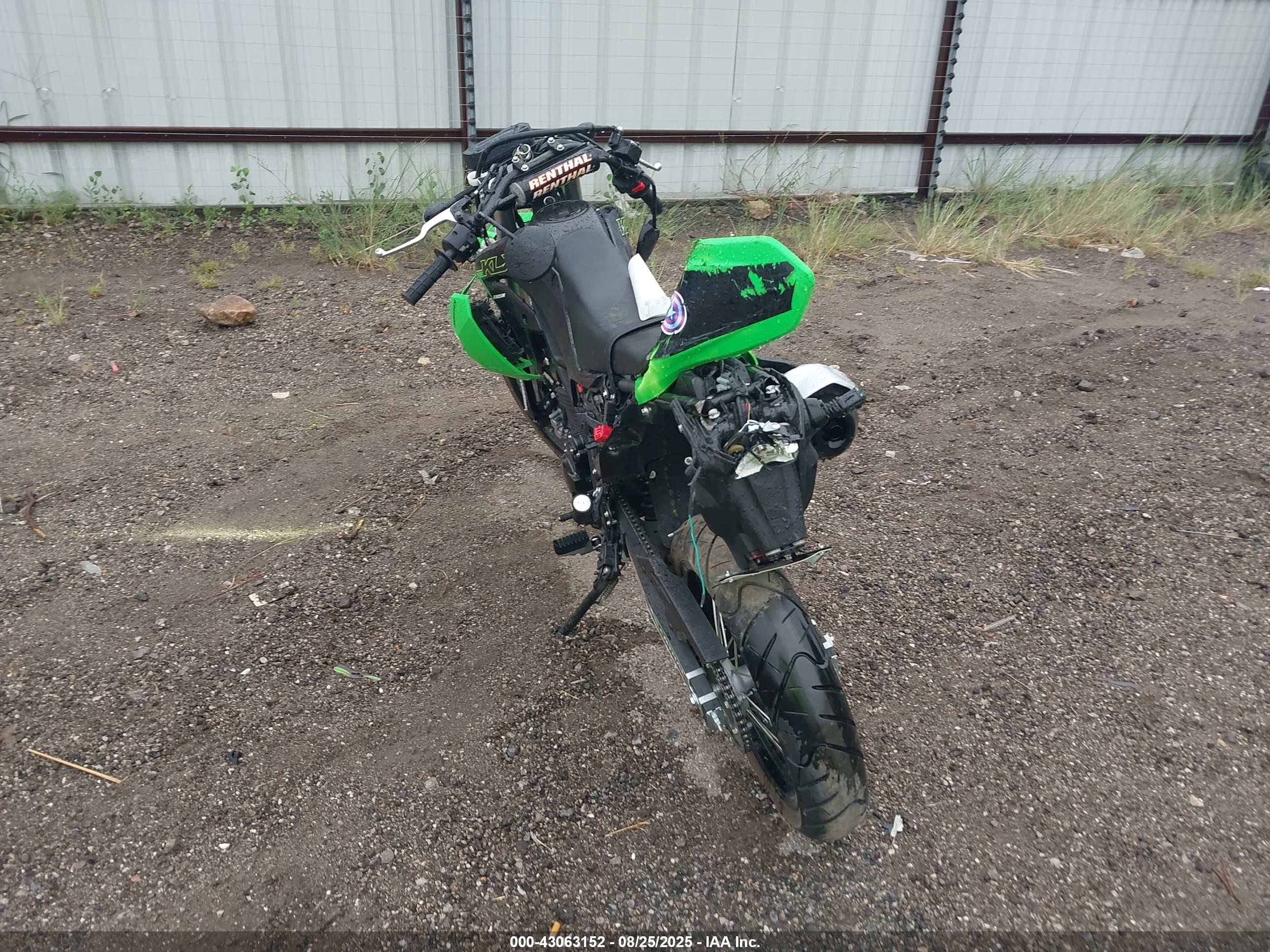 KAWASAKI KLX230 image 3