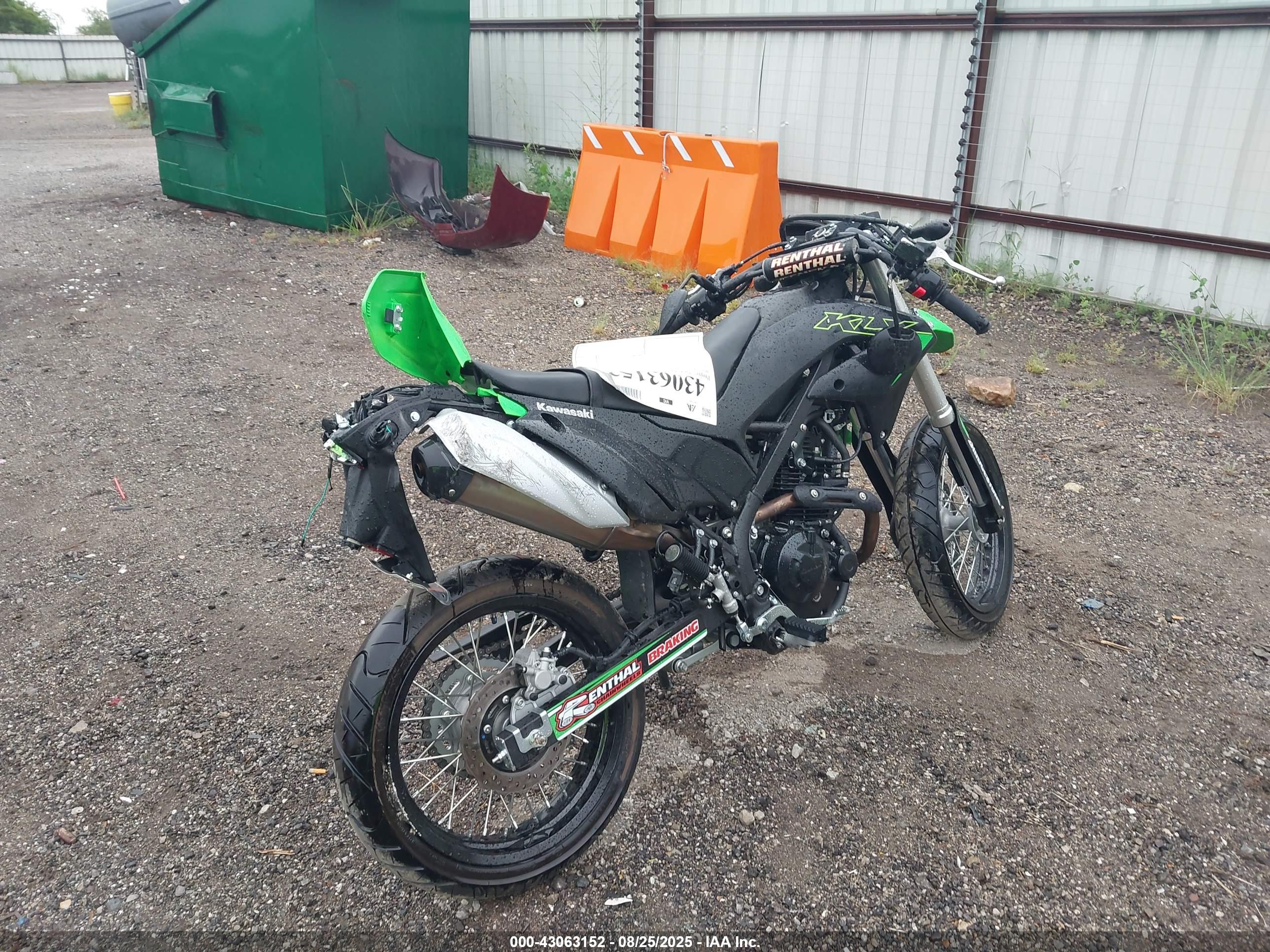 KAWASAKI KLX230 image 4