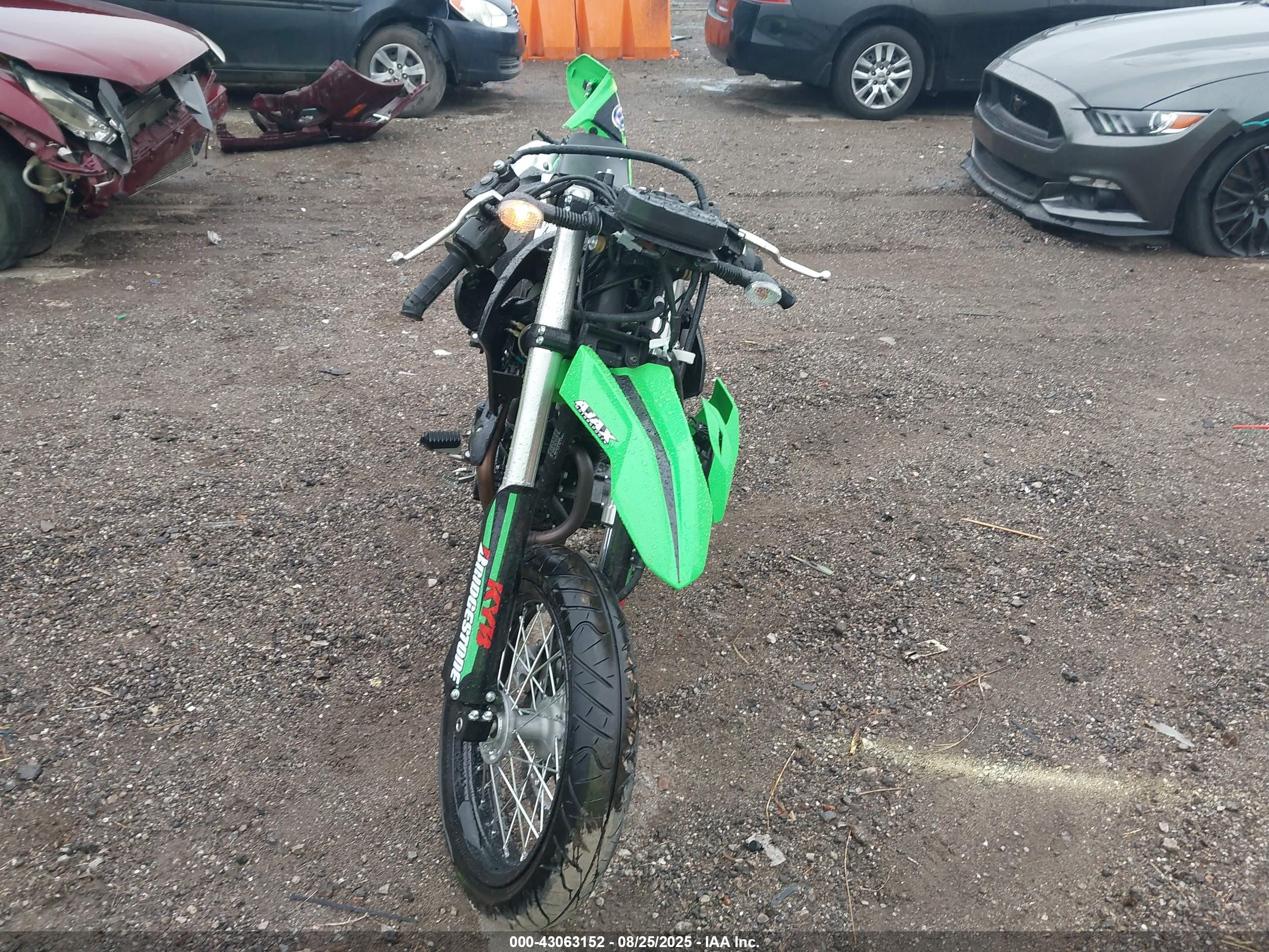 KAWASAKI KLX230 image 5