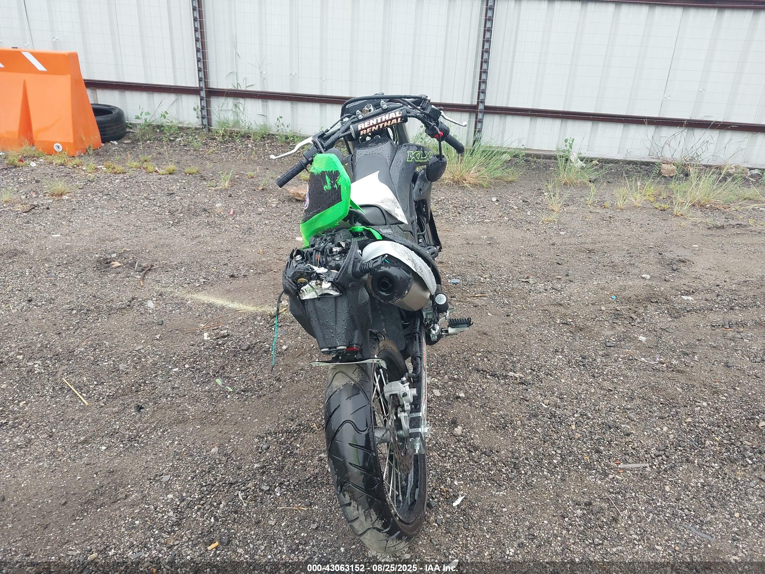 KAWASAKI KLX230 image 6