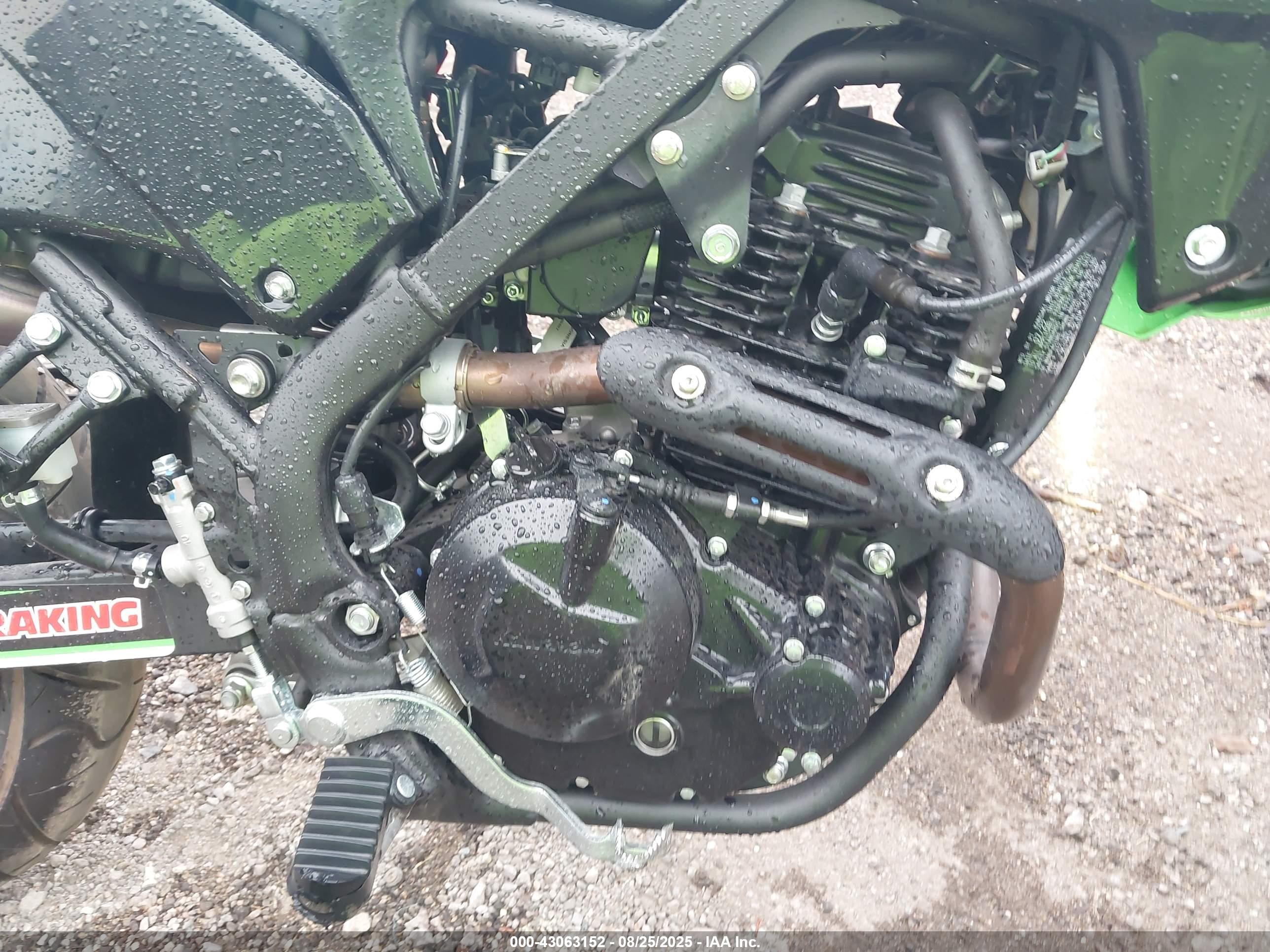 KAWASAKI KLX230 image 8