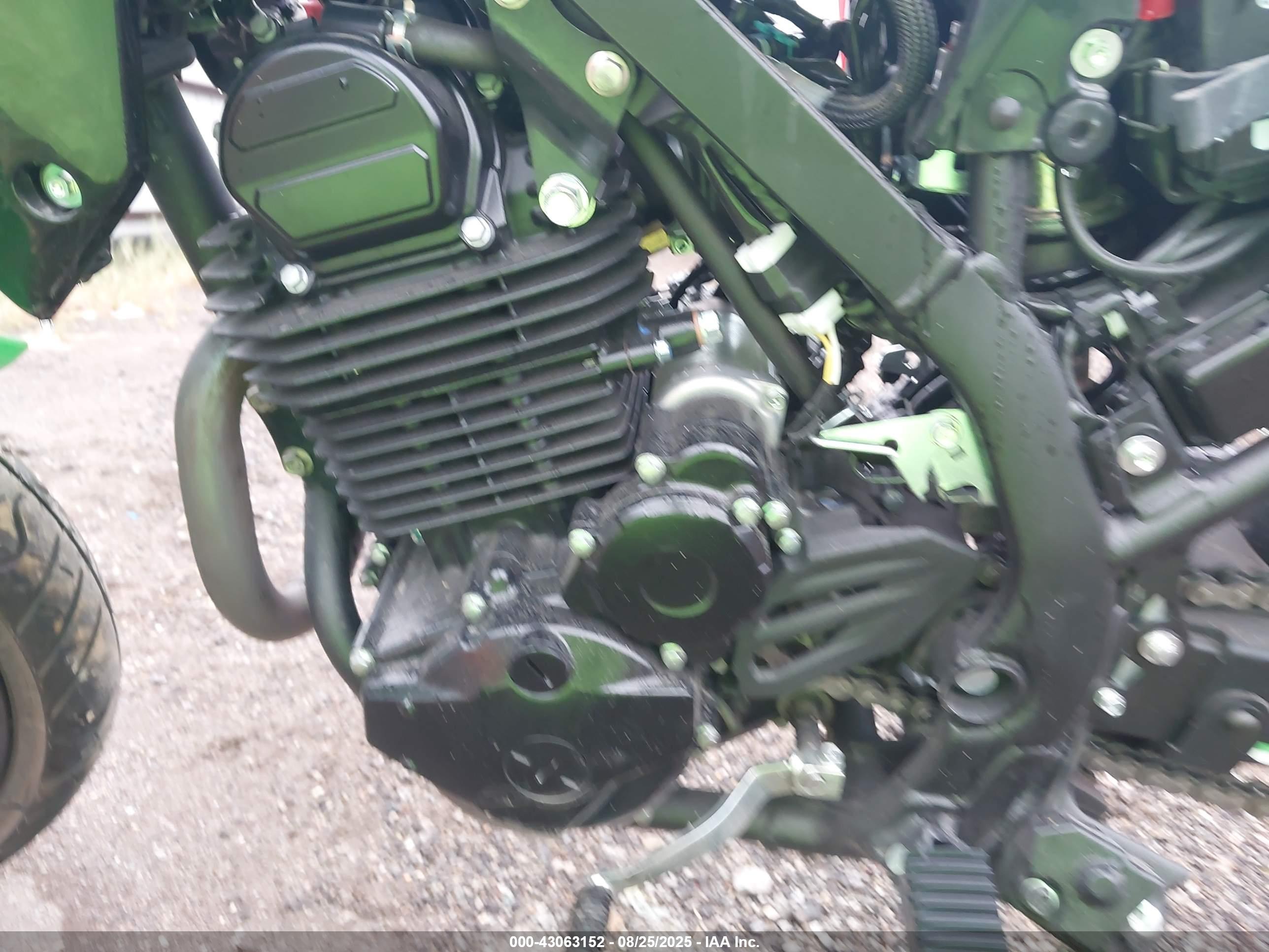 KAWASAKI KLX230 image 9