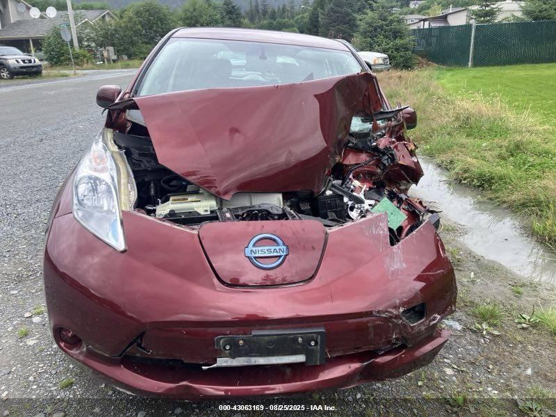 NISSAN LEAF image 6