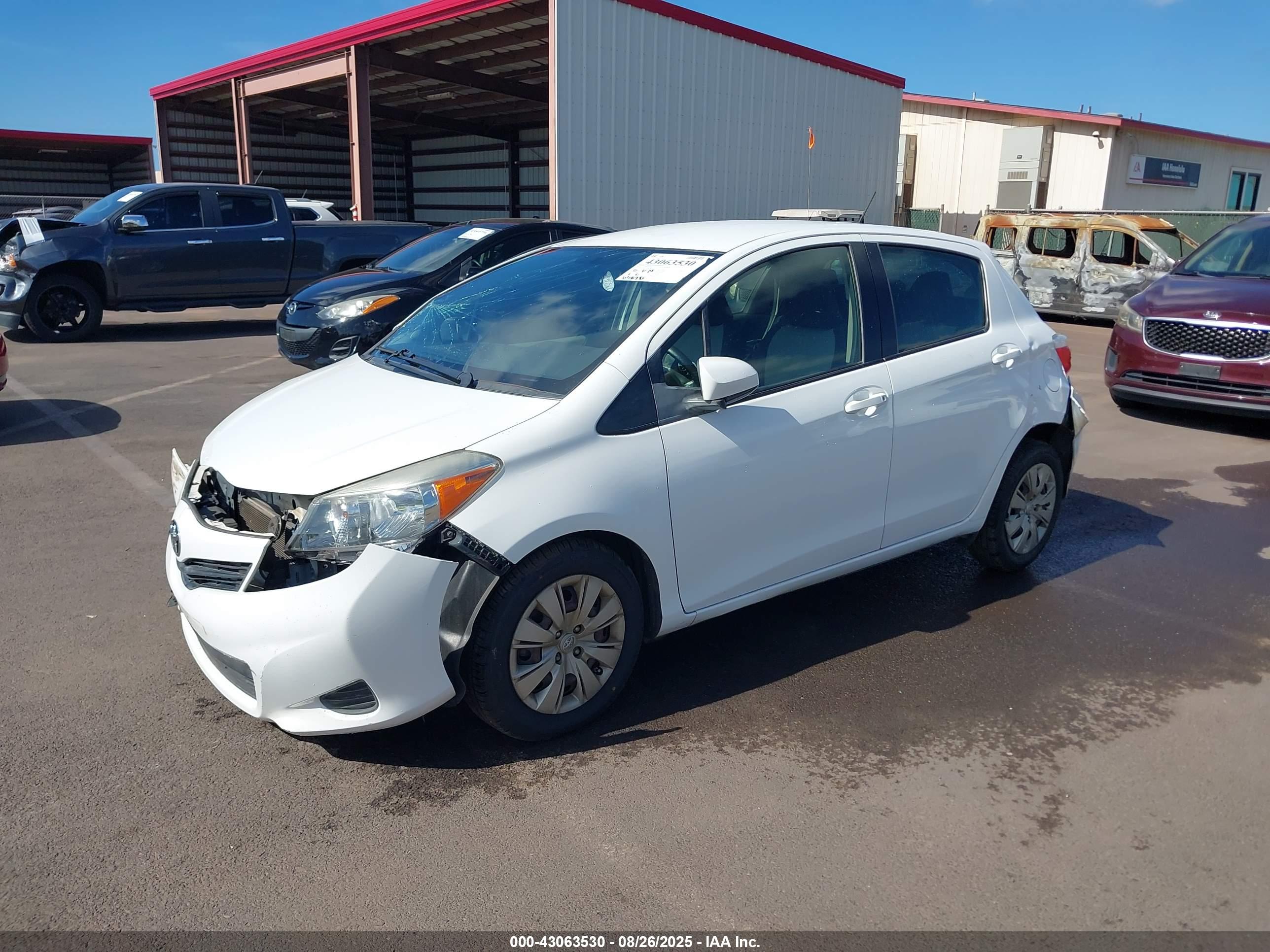TOYOTA YARIS image 2