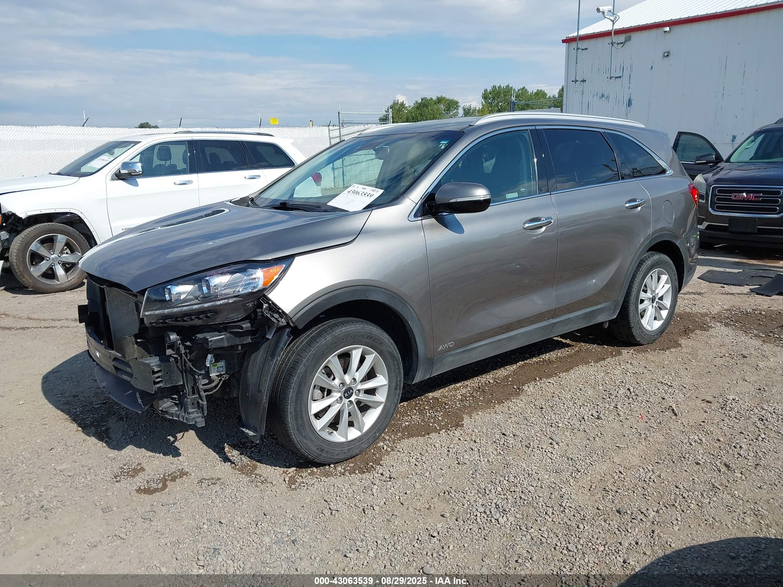 KIA SORENTO image 2
