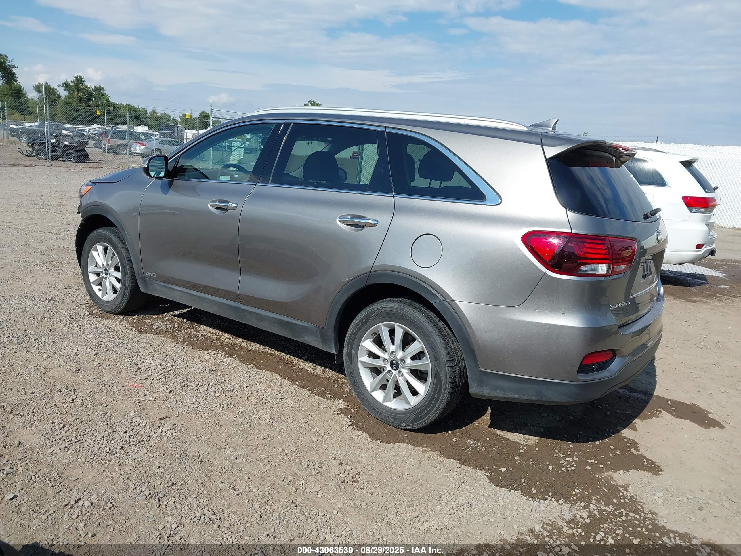 KIA SORENTO image 3