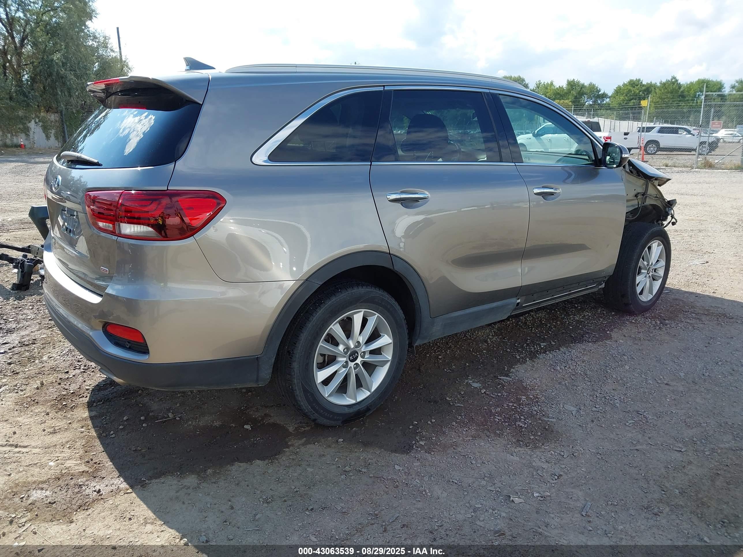 KIA SORENTO image 4