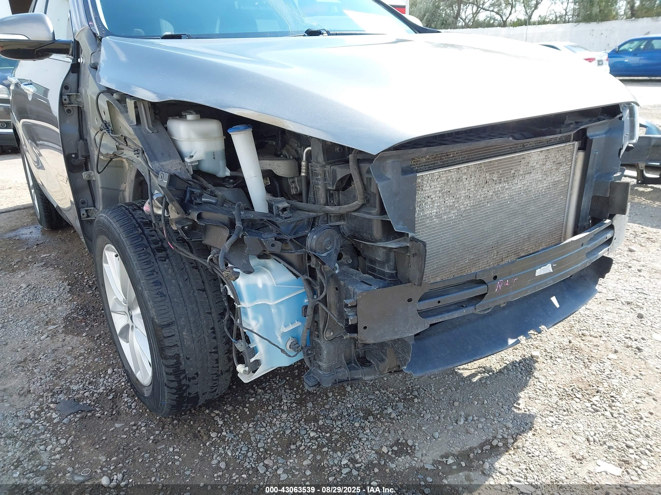KIA SORENTO image 6