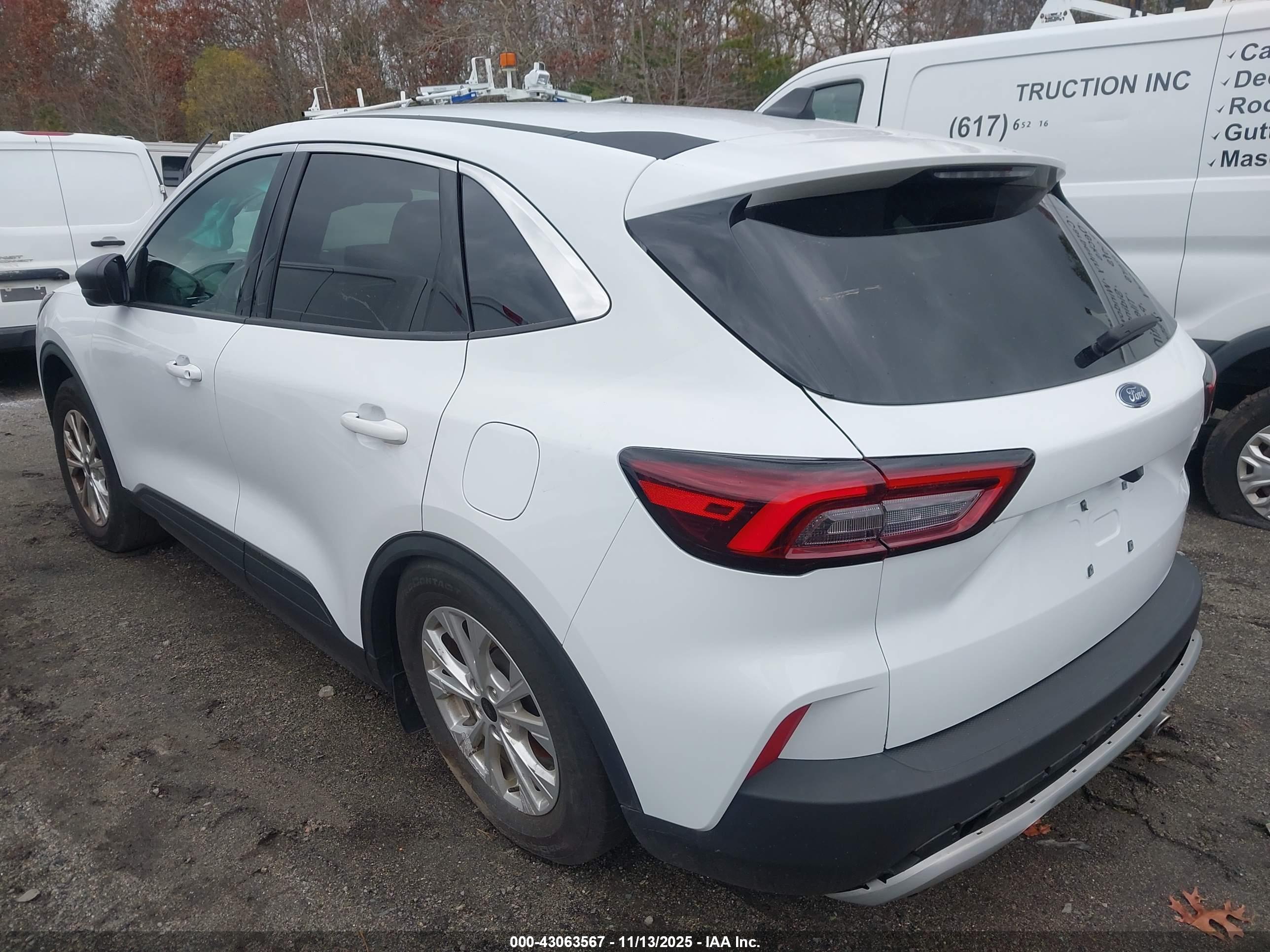 FORD ESCAPE image 3