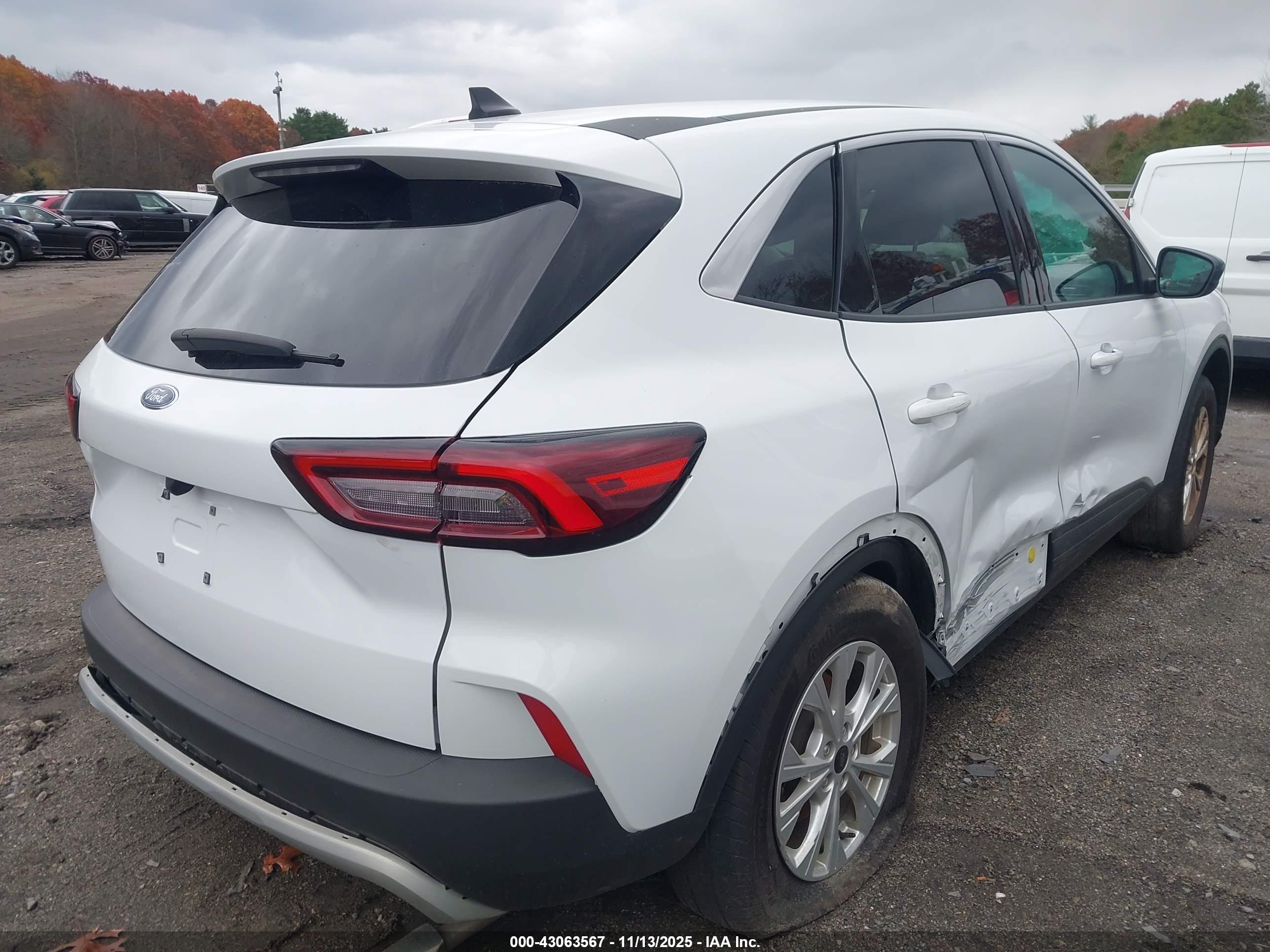 FORD ESCAPE image 4