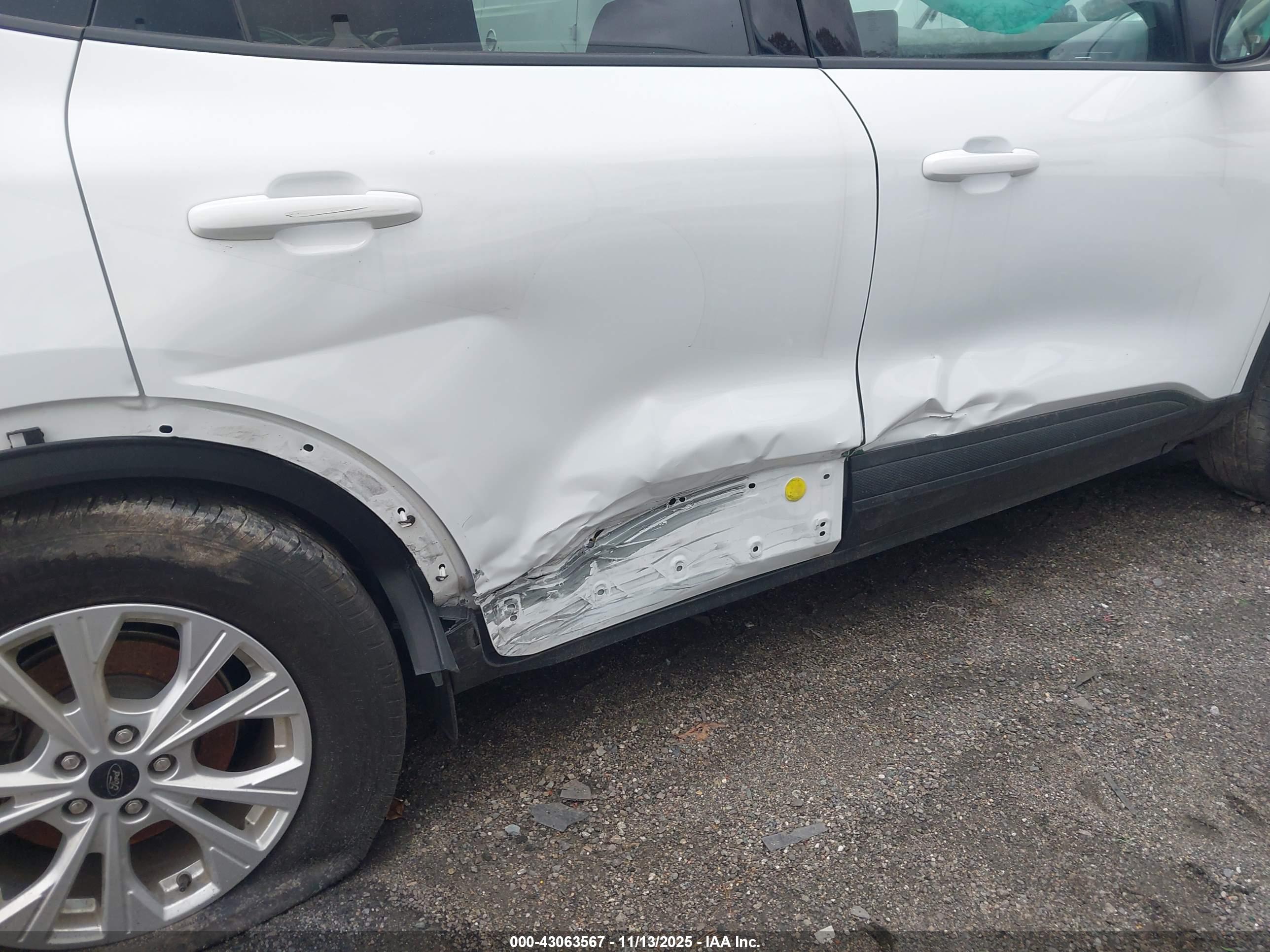 FORD ESCAPE image 6