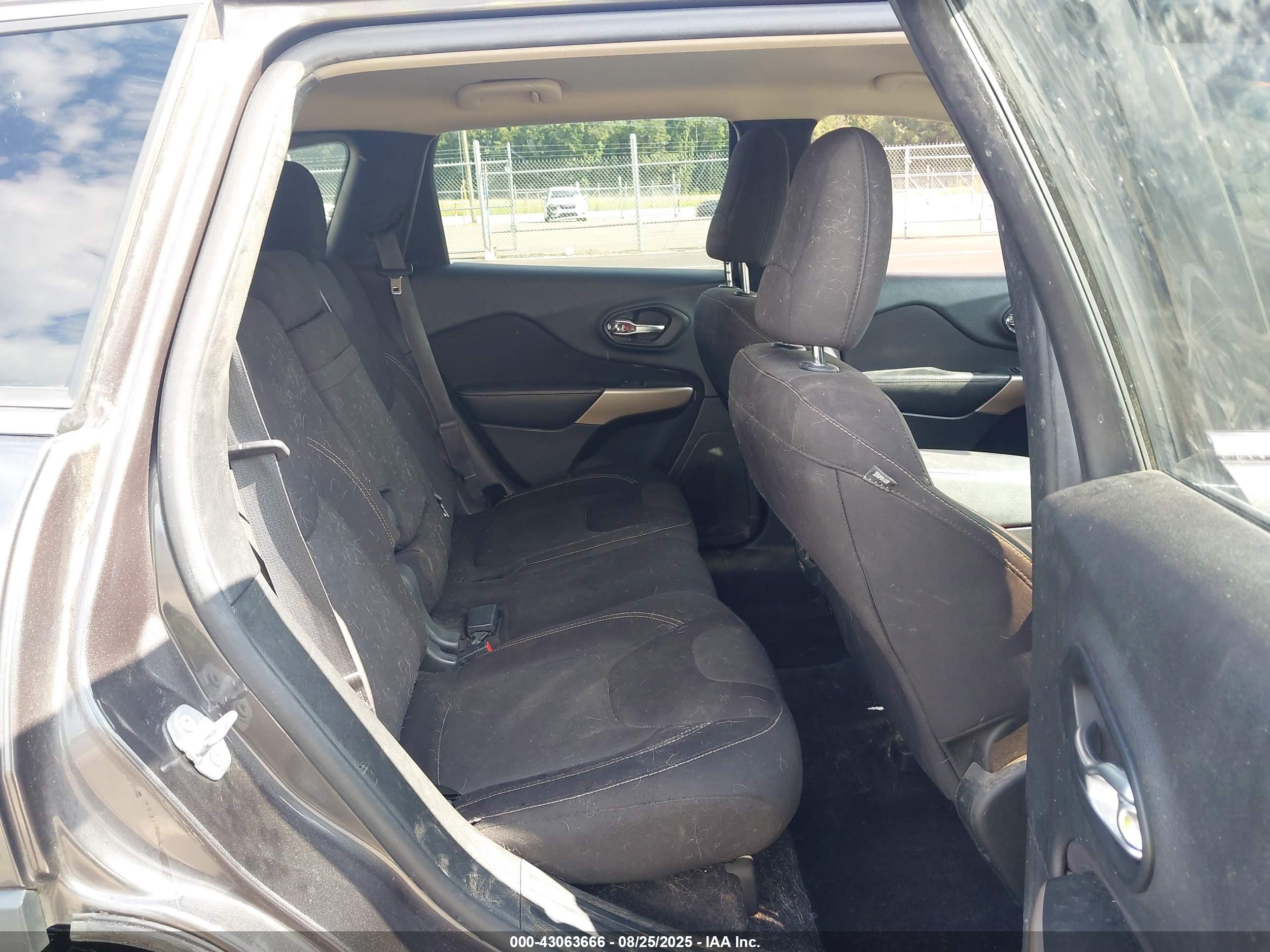 JEEP CHEROKEE image 8