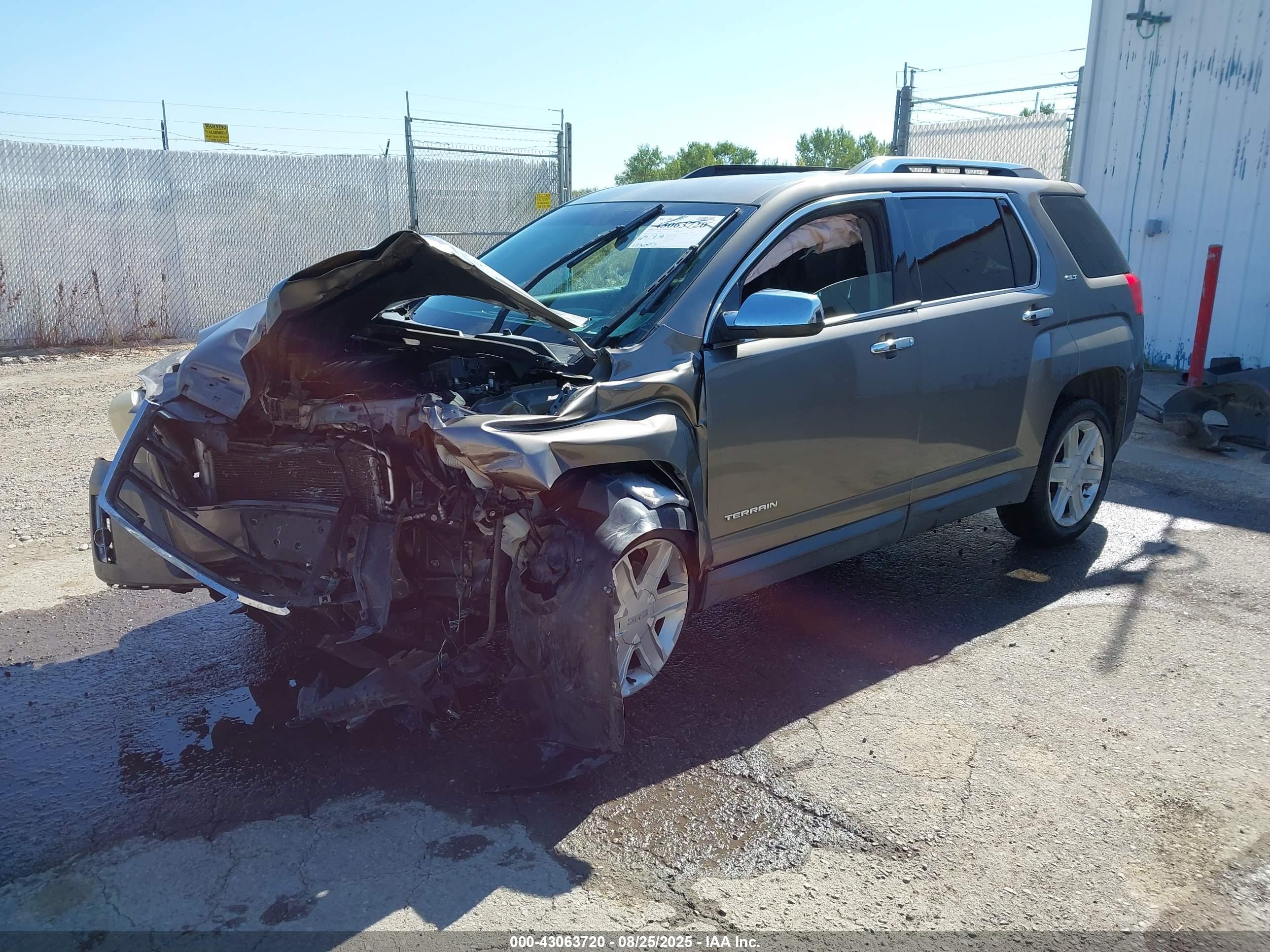GMC TERRAIN image 2