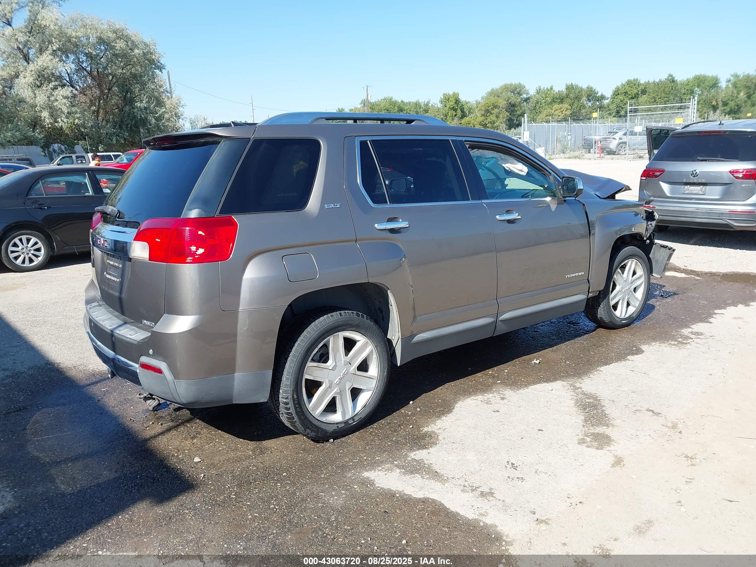 GMC TERRAIN image 4