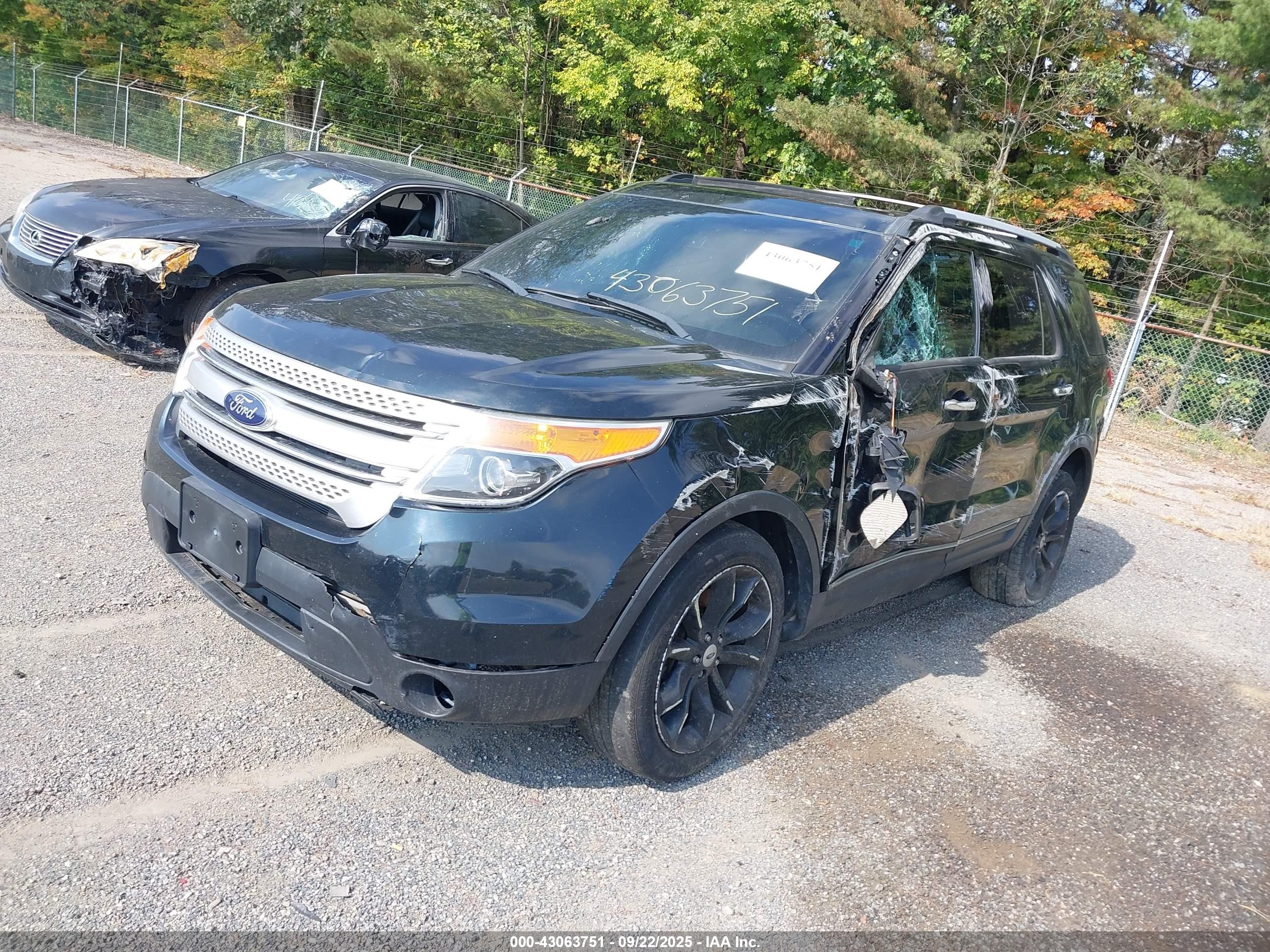 FORD EXPLORER image 2
