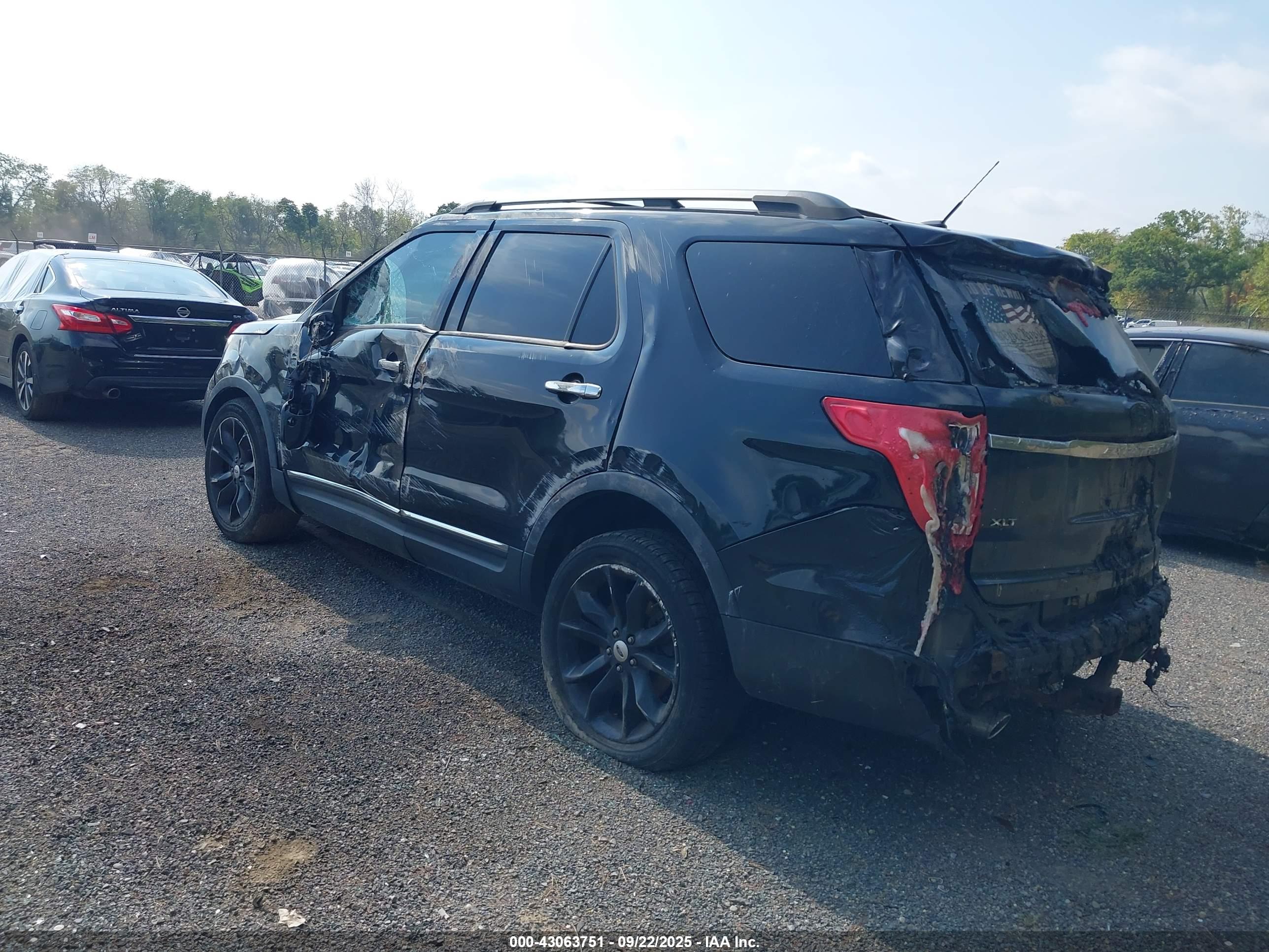 FORD EXPLORER image 3