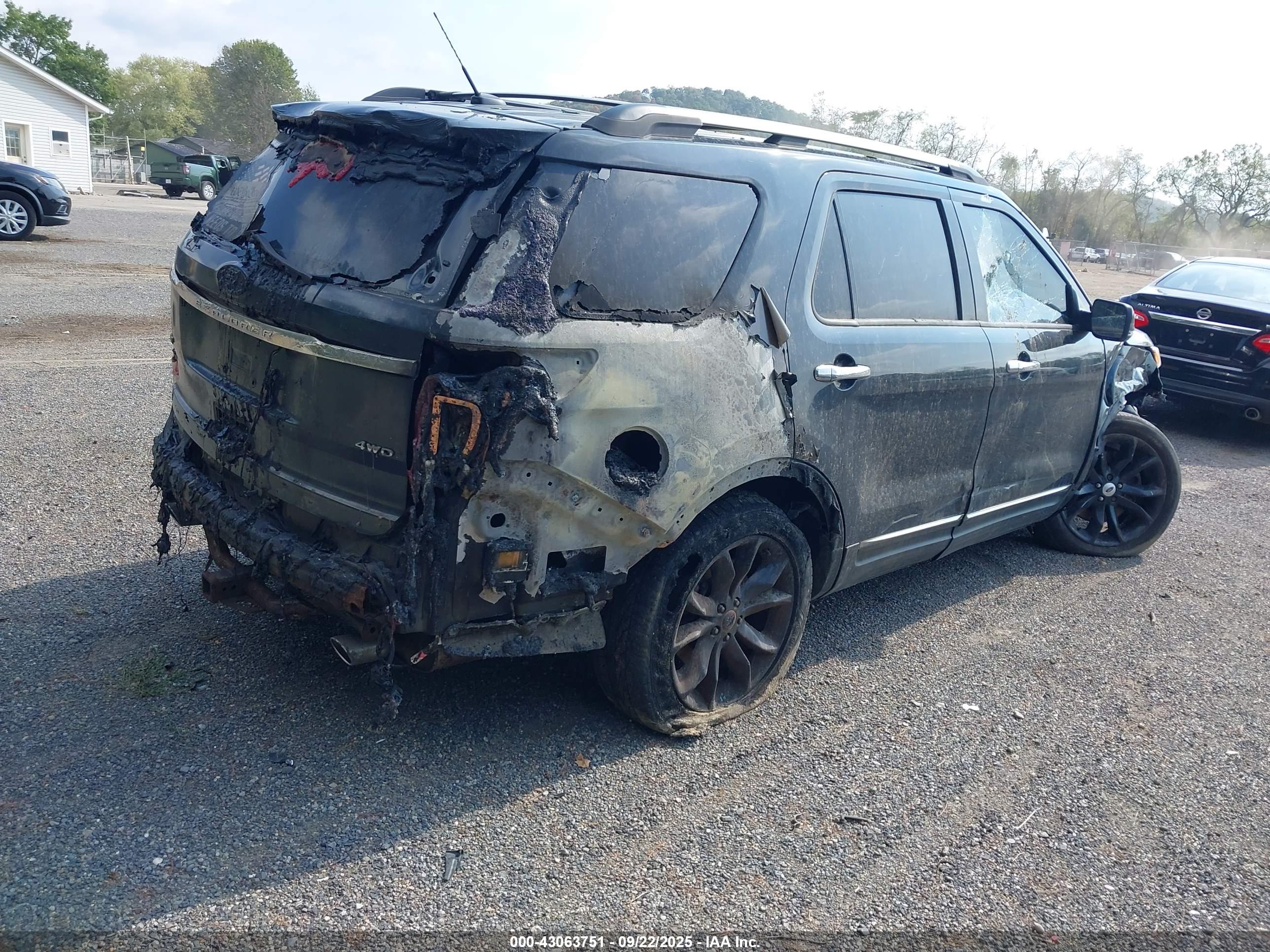FORD EXPLORER image 4