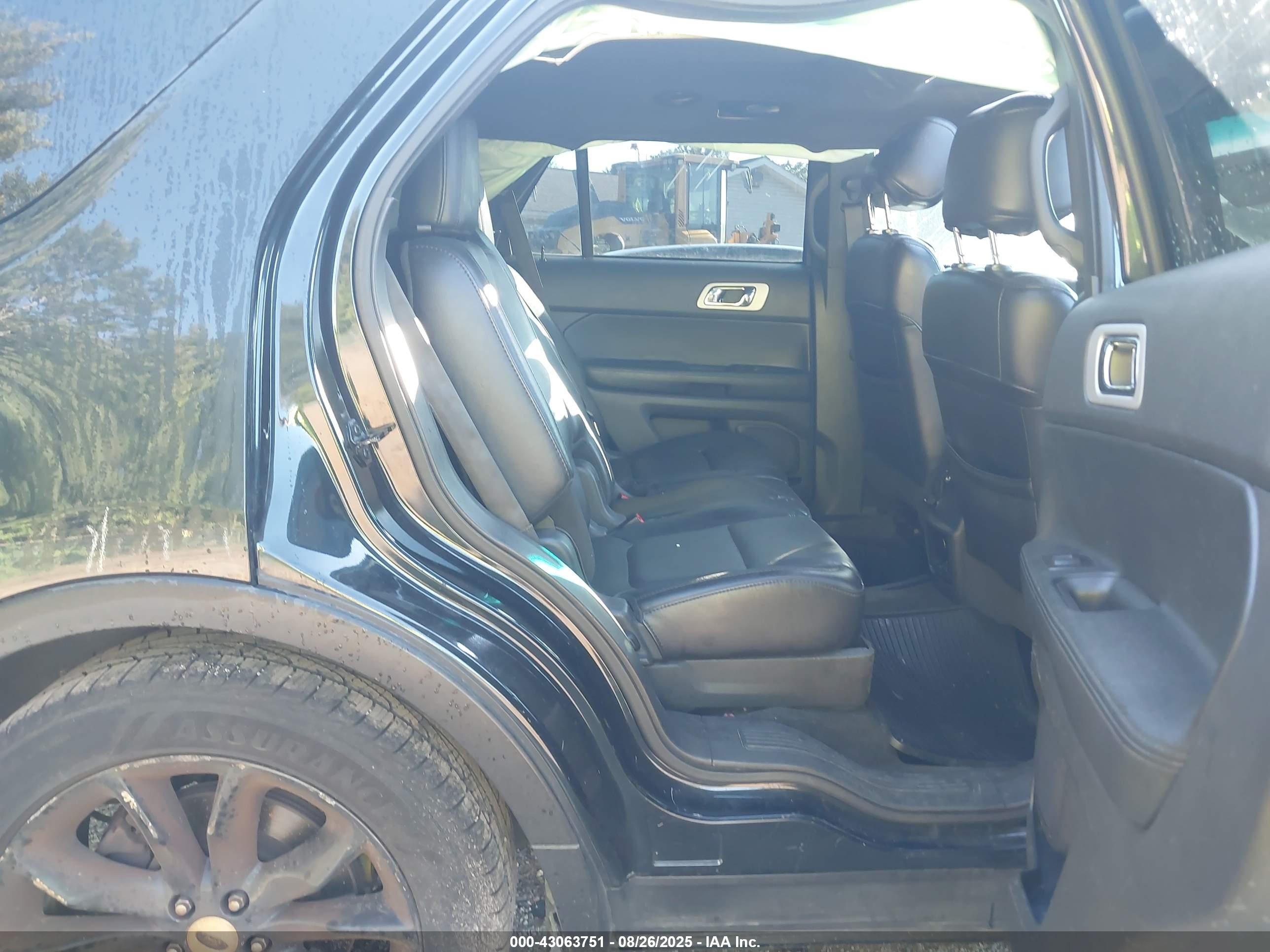 FORD EXPLORER image 8