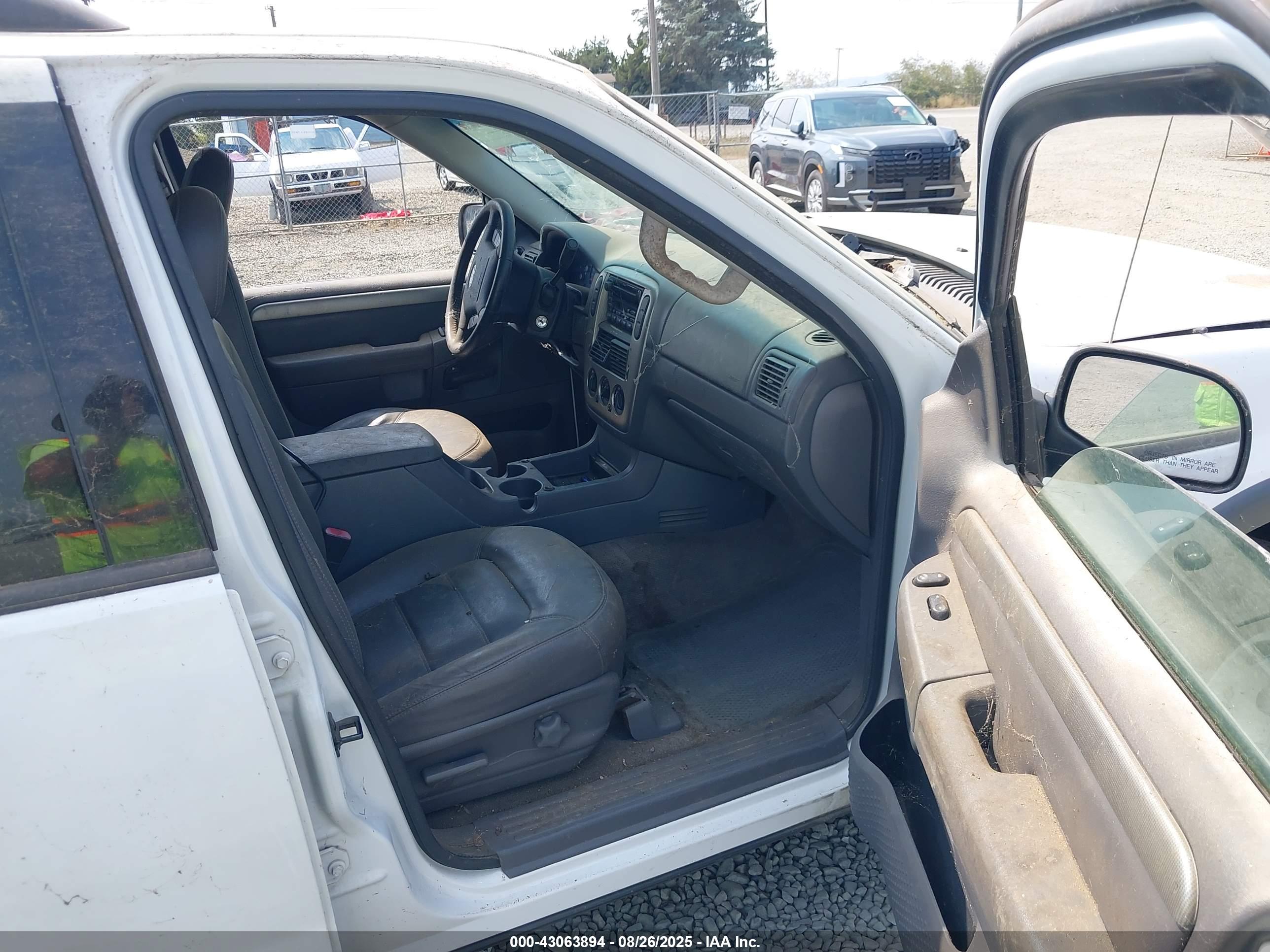 FORD EXPLORER image 5